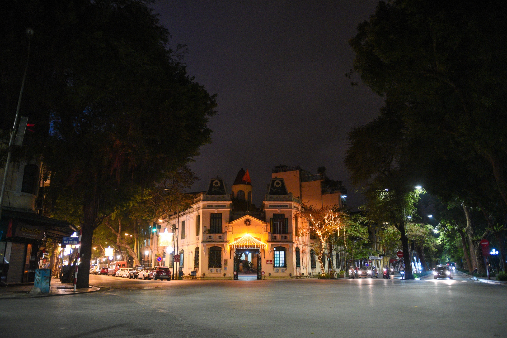 ha noi vang ve truoc ngay thuc hien bien phap phong dich anh 18