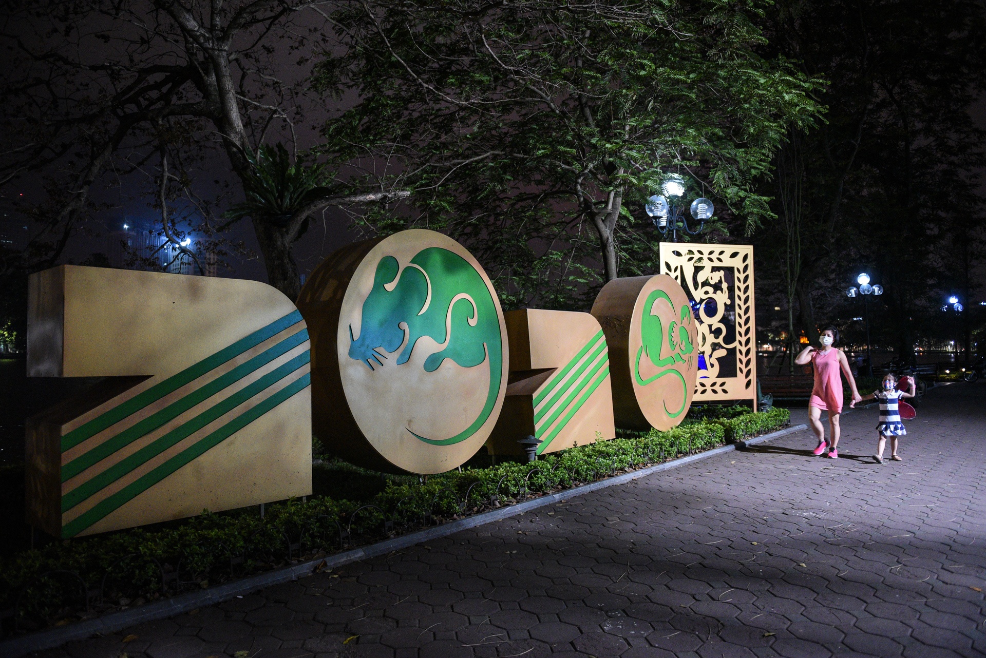 ha noi vang ve truoc ngay thuc hien bien phap phong dich anh 15