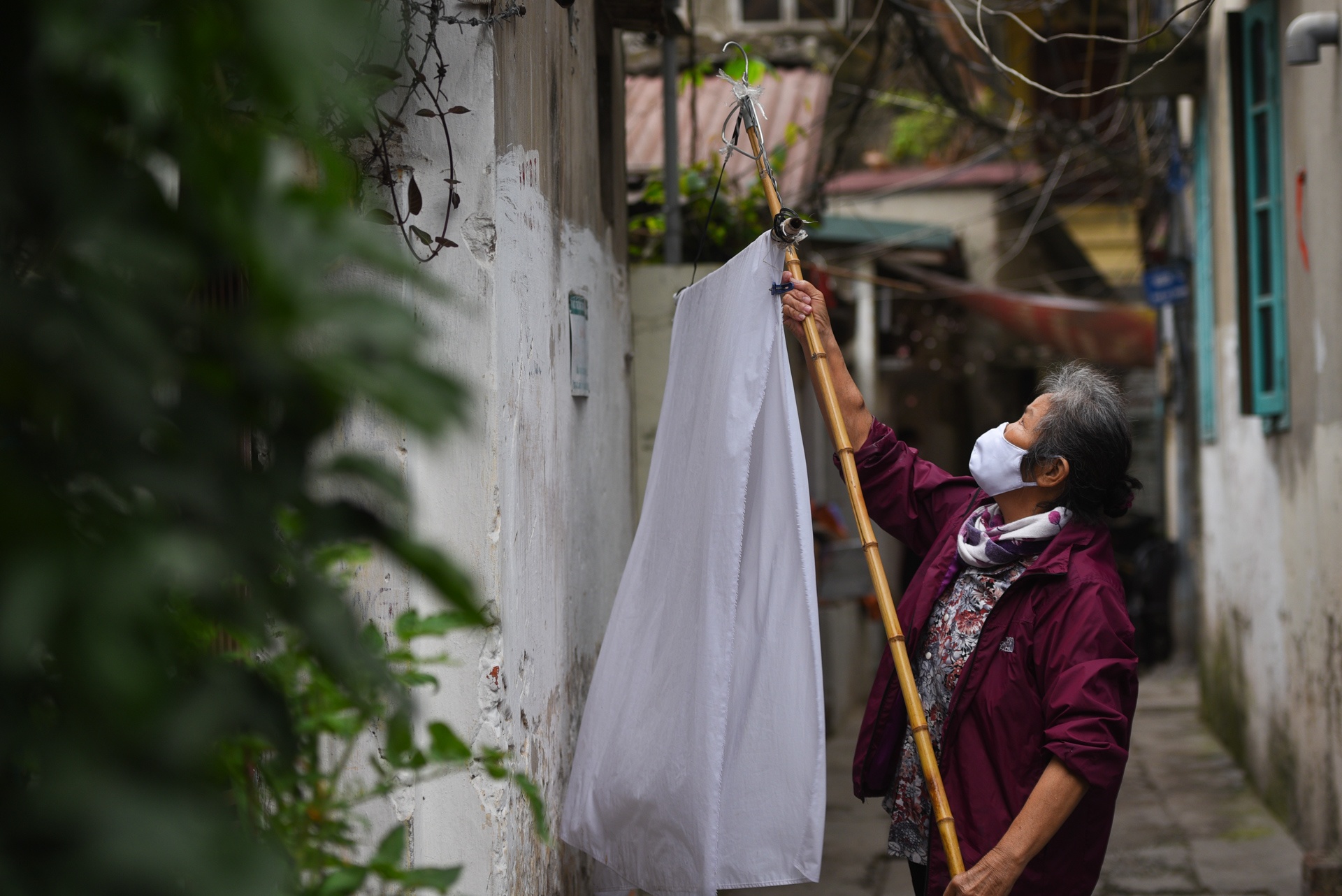 xom chay than bach mai can ke dich covid-19 anh 9