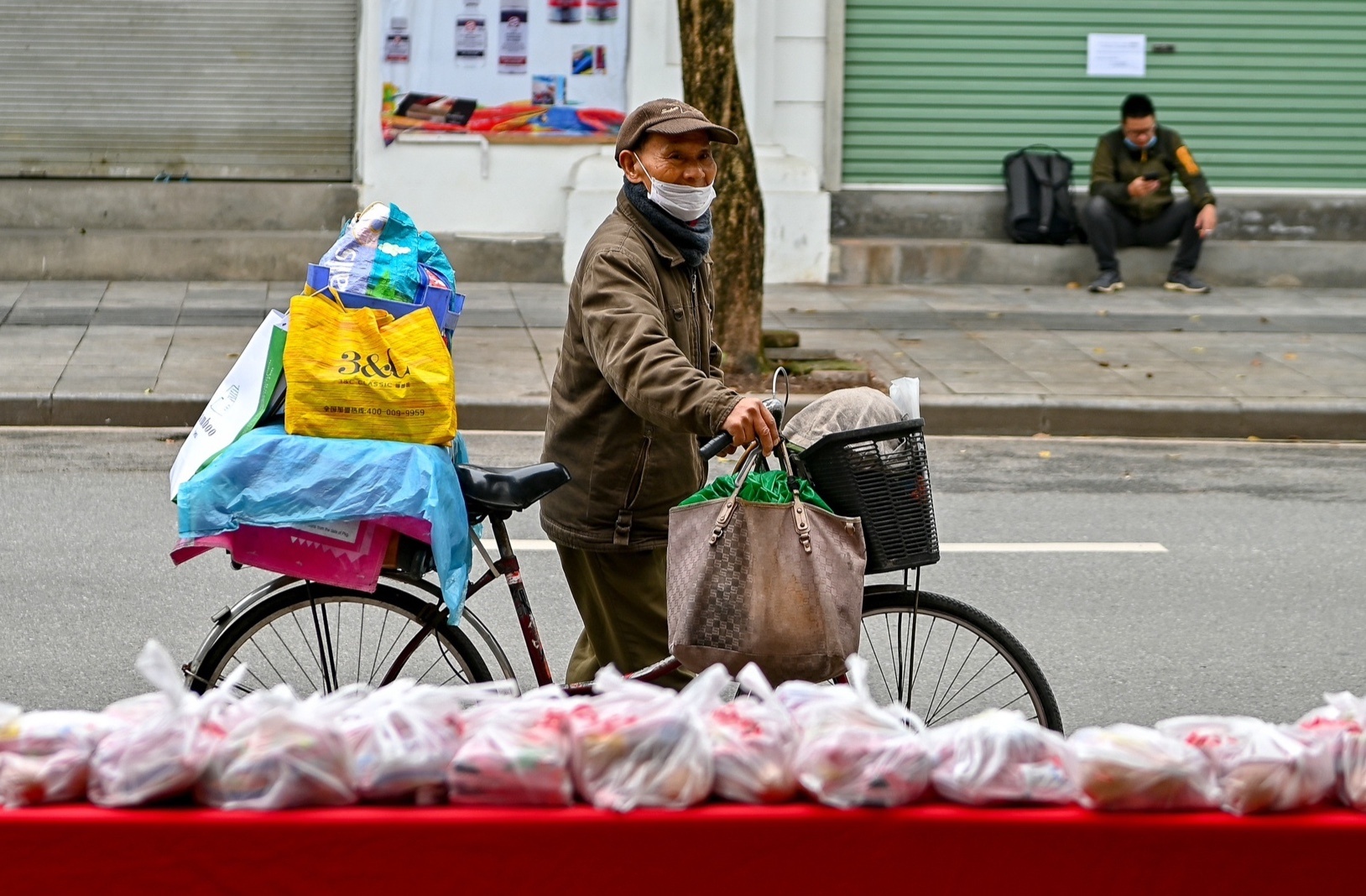 'Neu kho khan, hay lay mot goi moi ngay' hinh anh