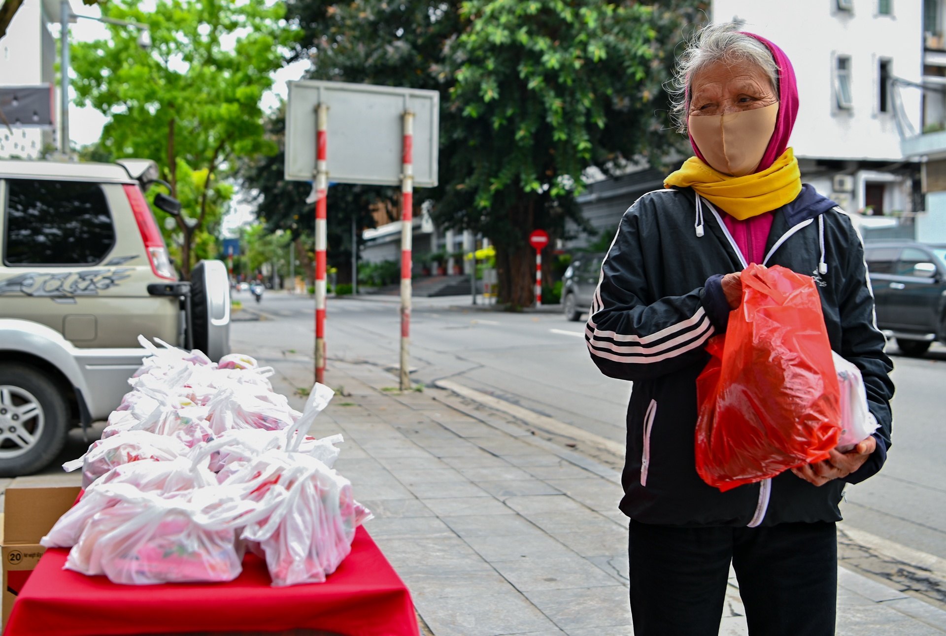 phat thuc pham mien phi giup do nguoi kho khan anh 8