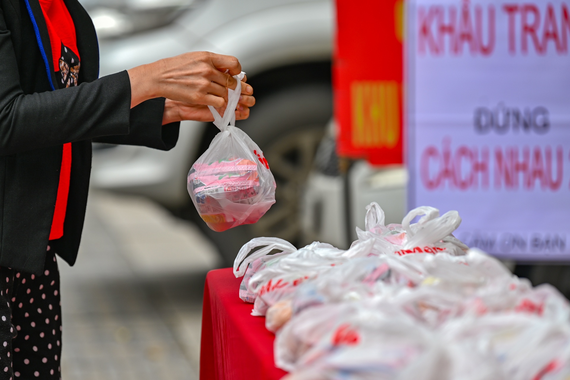 phat thuc pham mien phi giup do nguoi kho khan anh 6