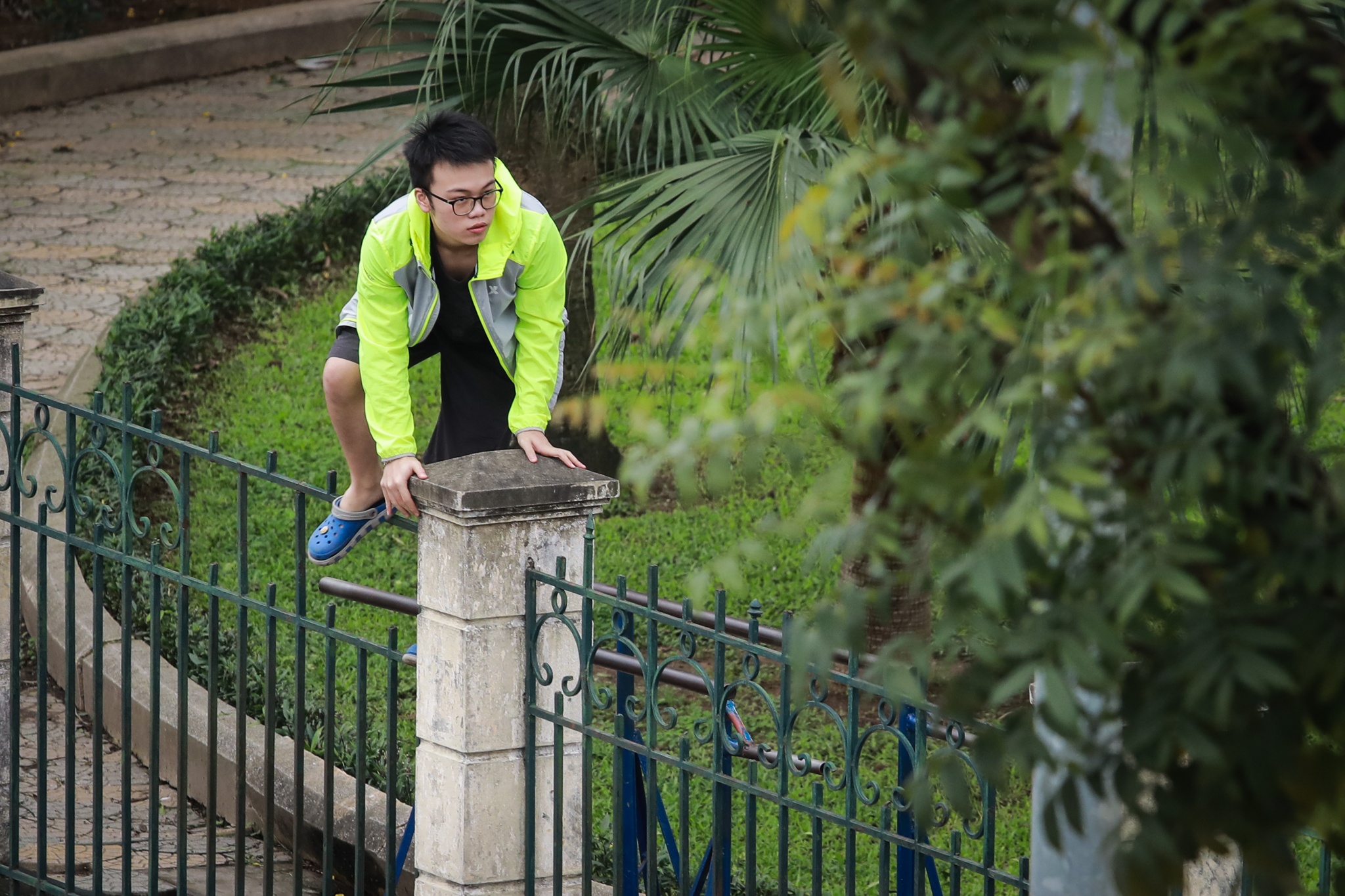 nguoi dan treo rao tap the duc anh 8