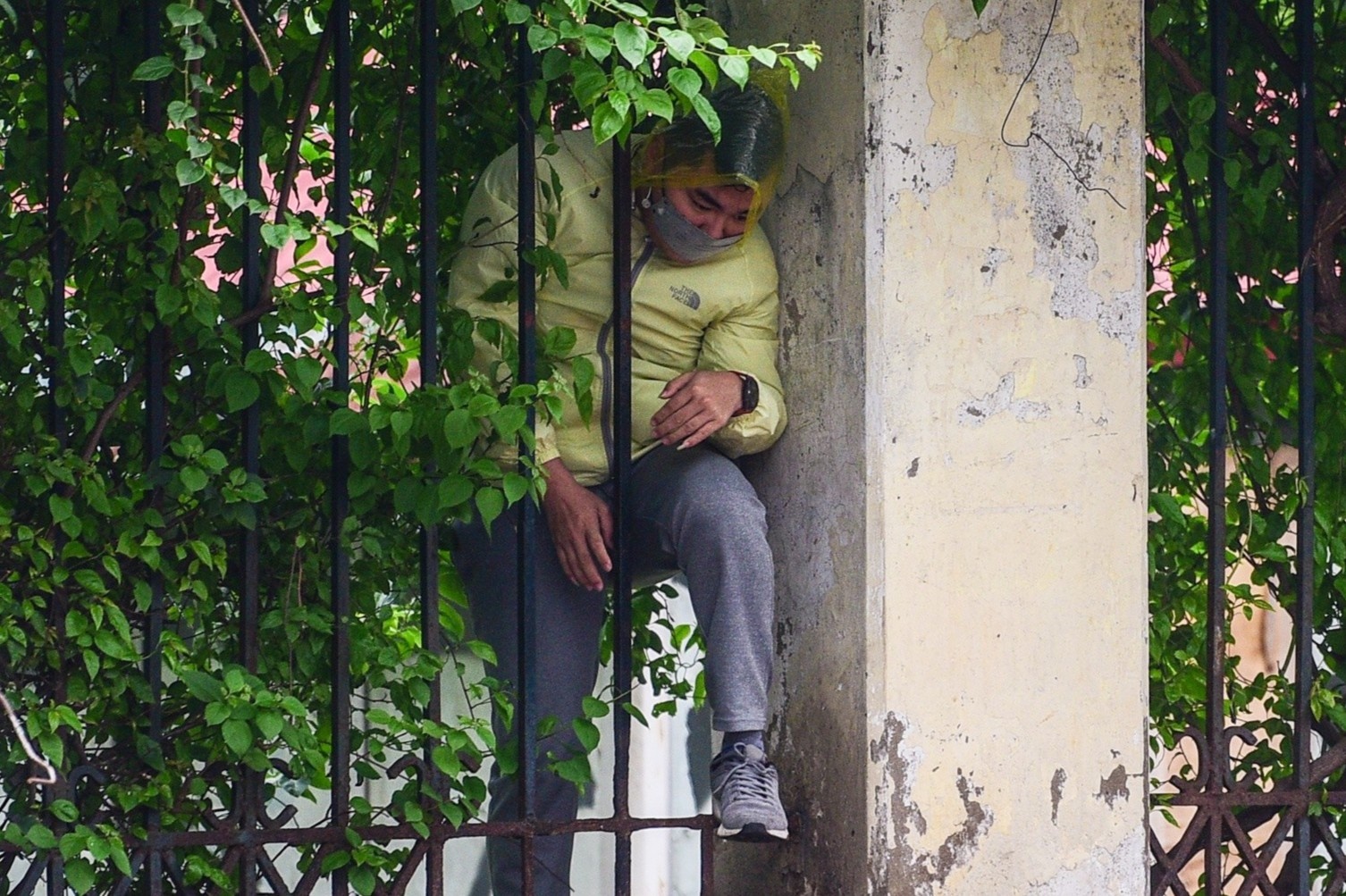 Treo rao, chui vao cong vien de tap the duc hinh anh