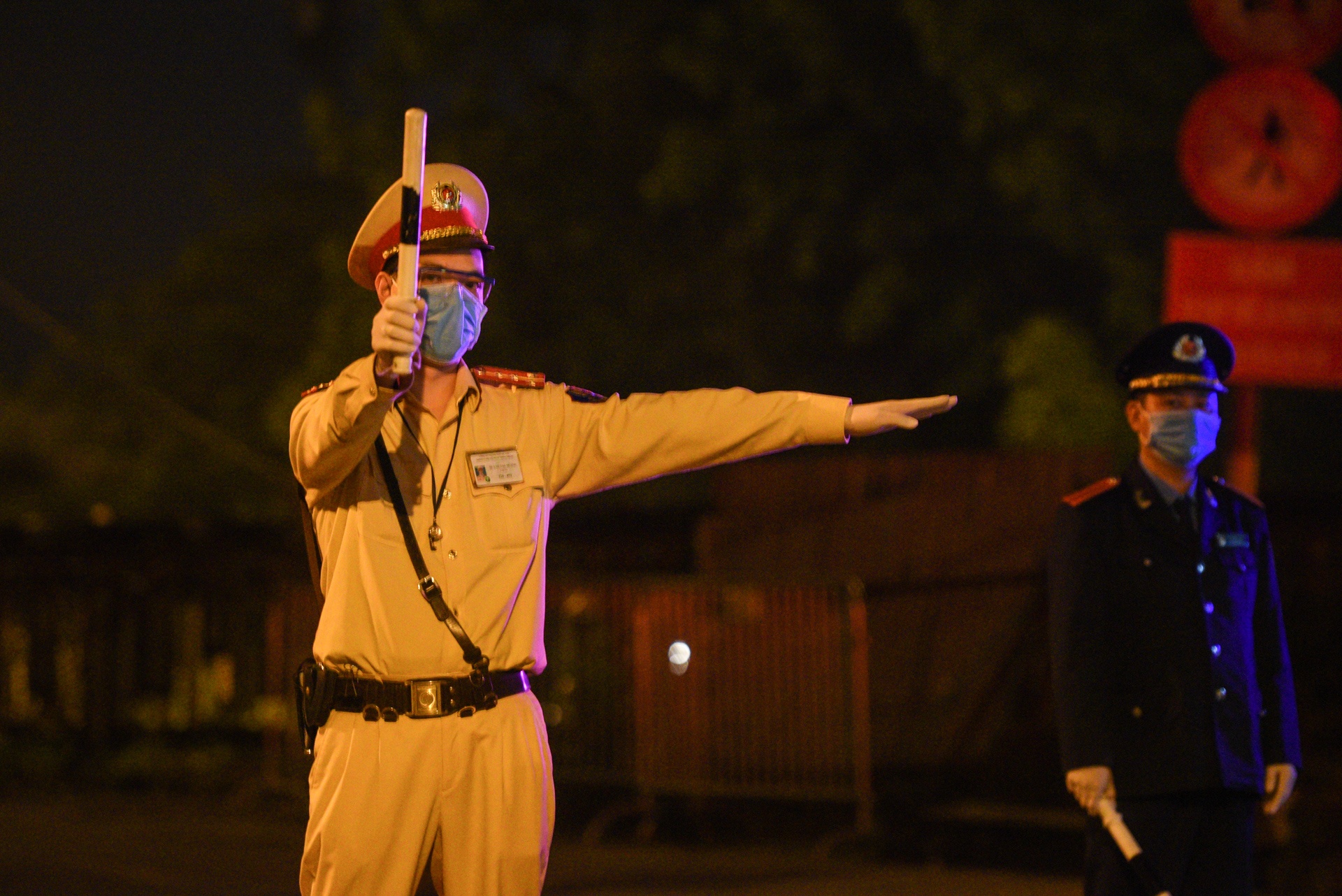 kiem soat y te ngay dem tai cua ngo Ha Noi anh 1