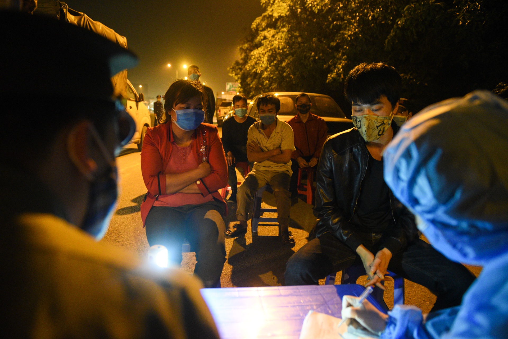 kiem soat y te ngay dem tai cua ngo Ha Noi anh 5