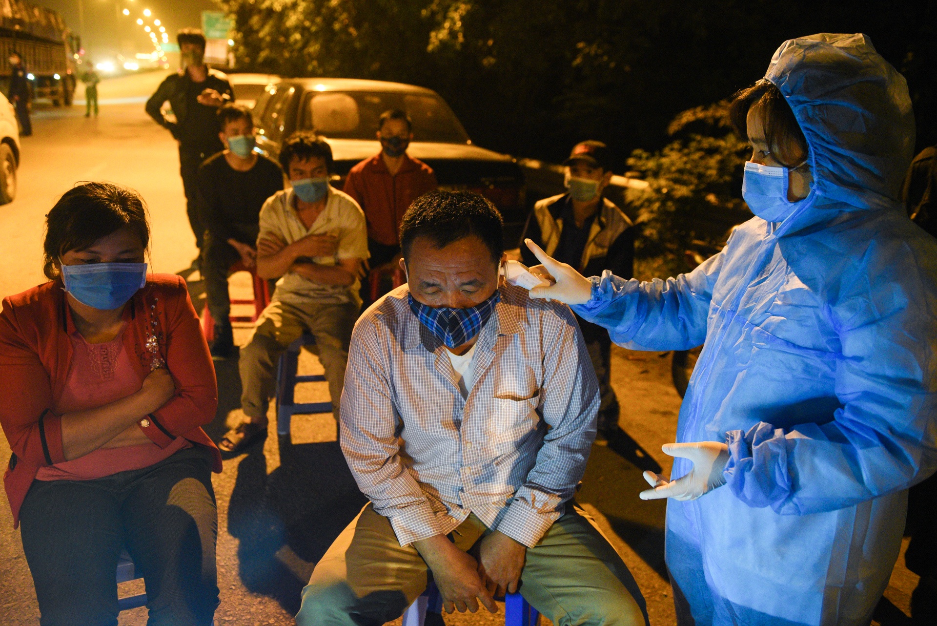 kiem soat y te ngay dem tai cua ngo Ha Noi anh 9