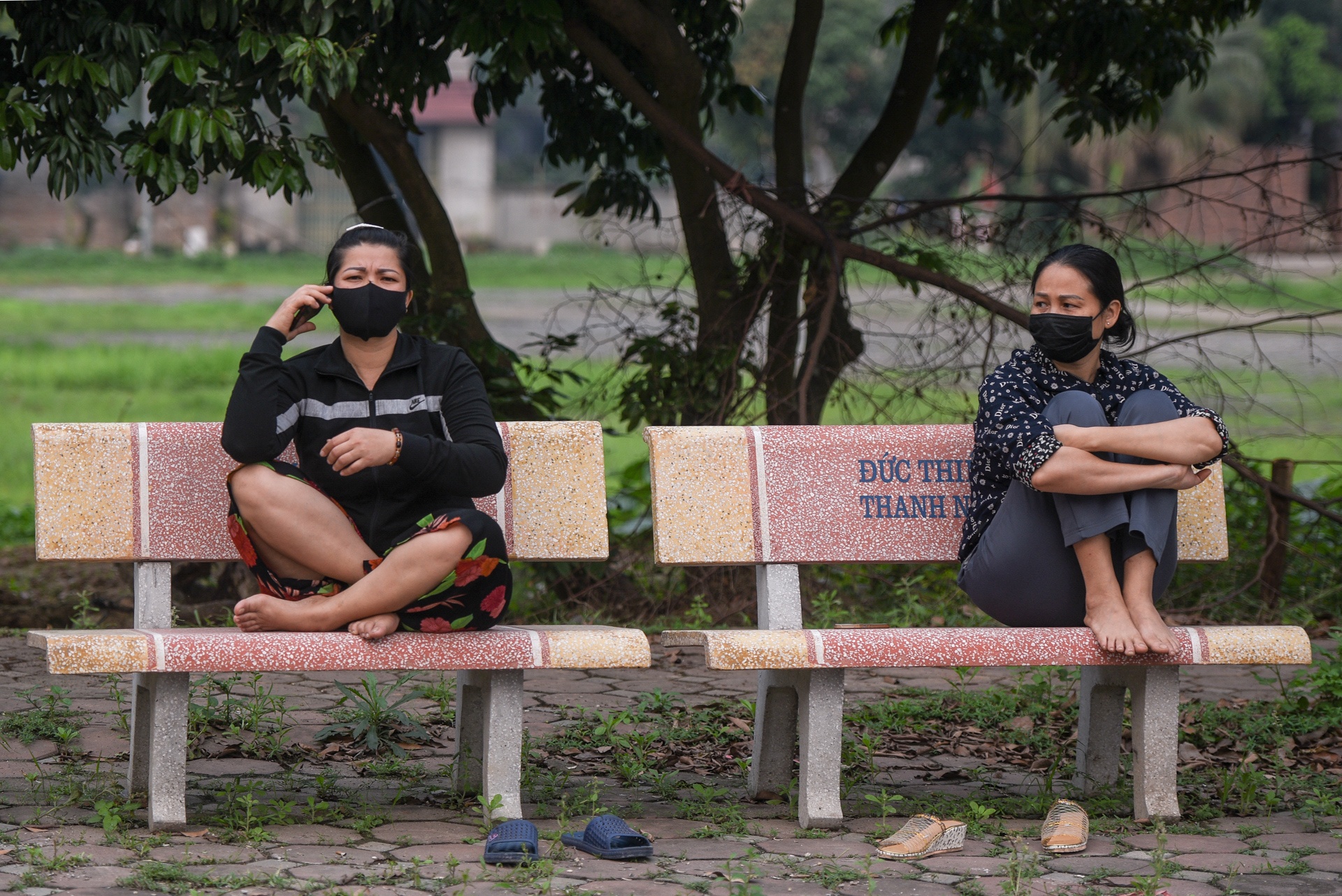 Ben trong khu cach ly hon 11.000 nguoi o Ha Loi hinh anh