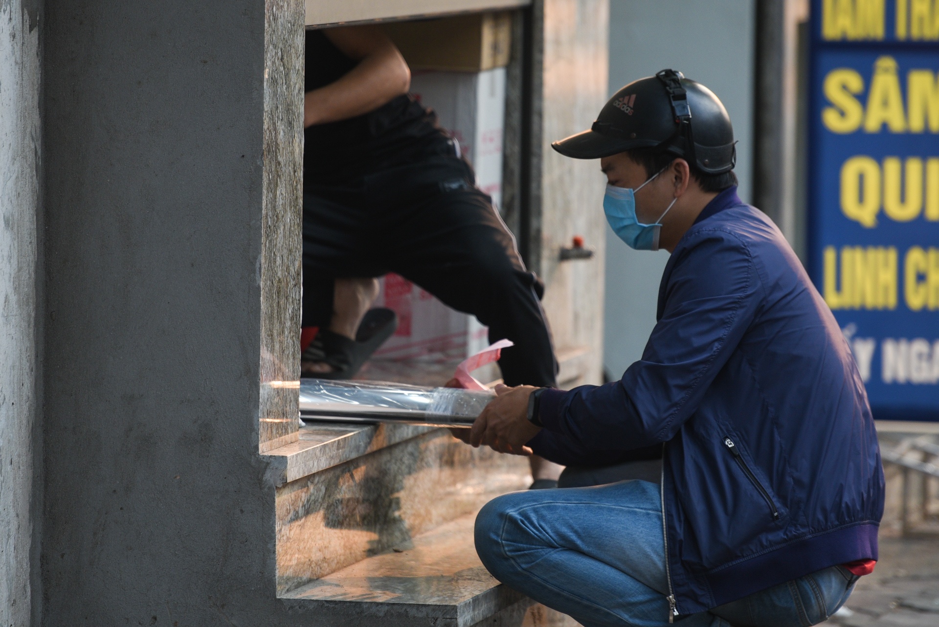 hang quan doi pho cach ly xa hoi anh 2