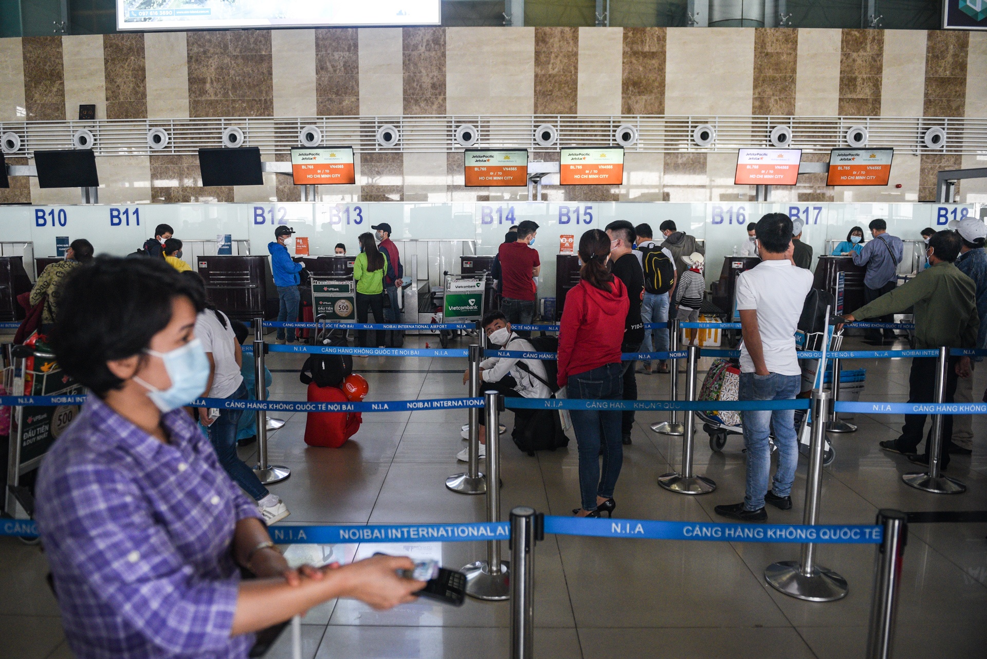 san bay nhon nhip tro lai trong lenh cach ly anh 1