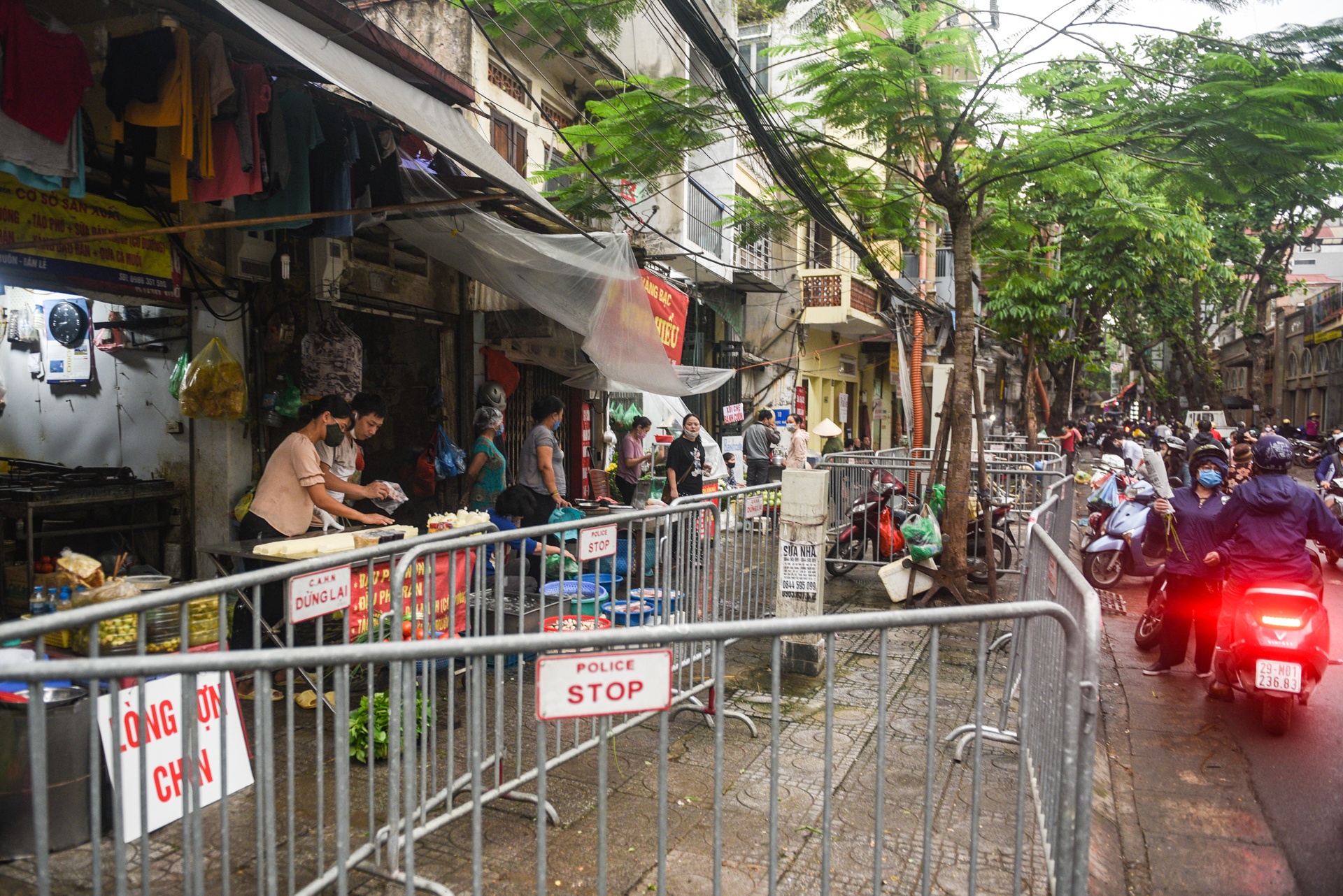 Ha Noi ngay cuoi cung cach ly xa hoi anh 6