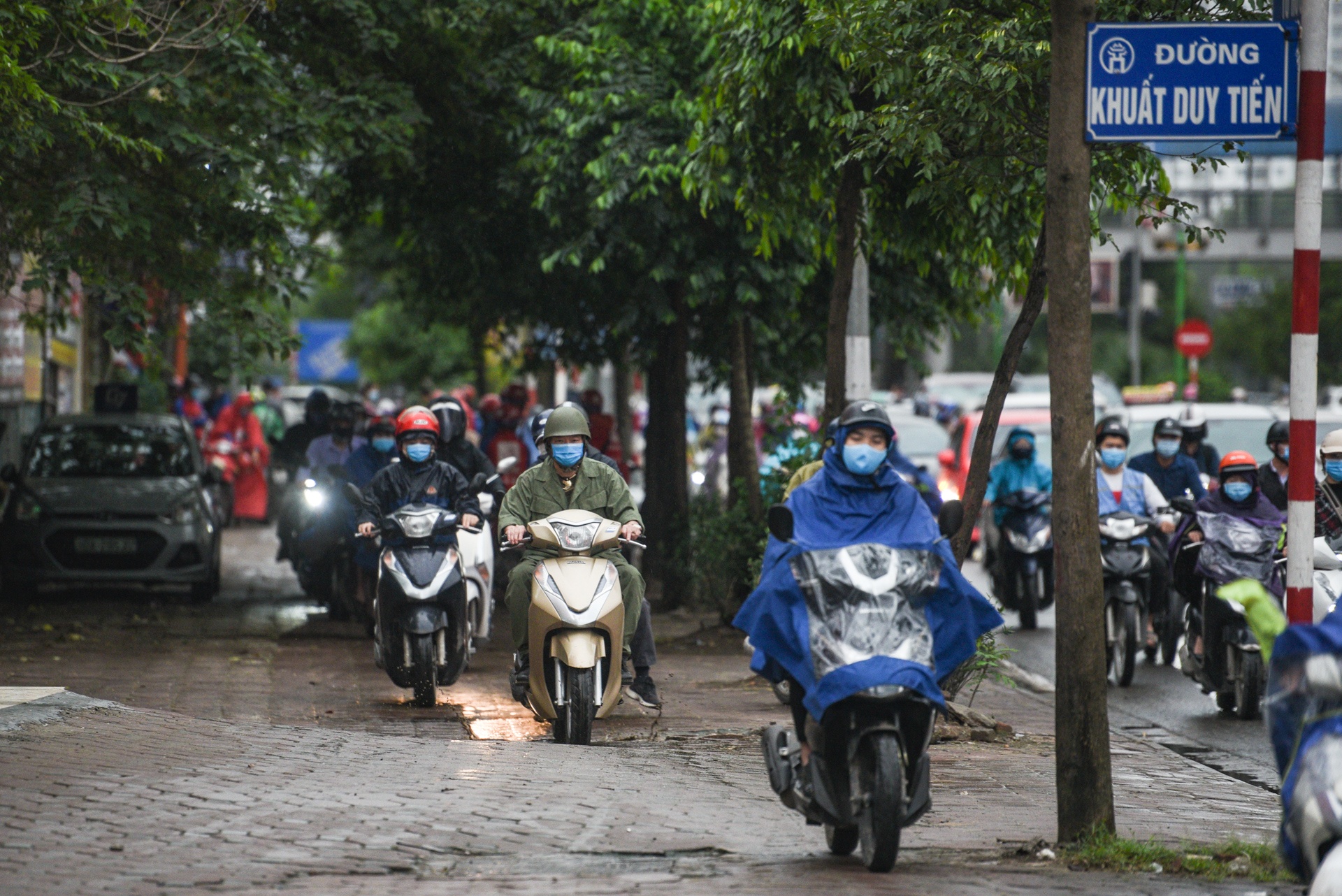 Ha Noi un tac trong ngay dau dung cach ly anh 3