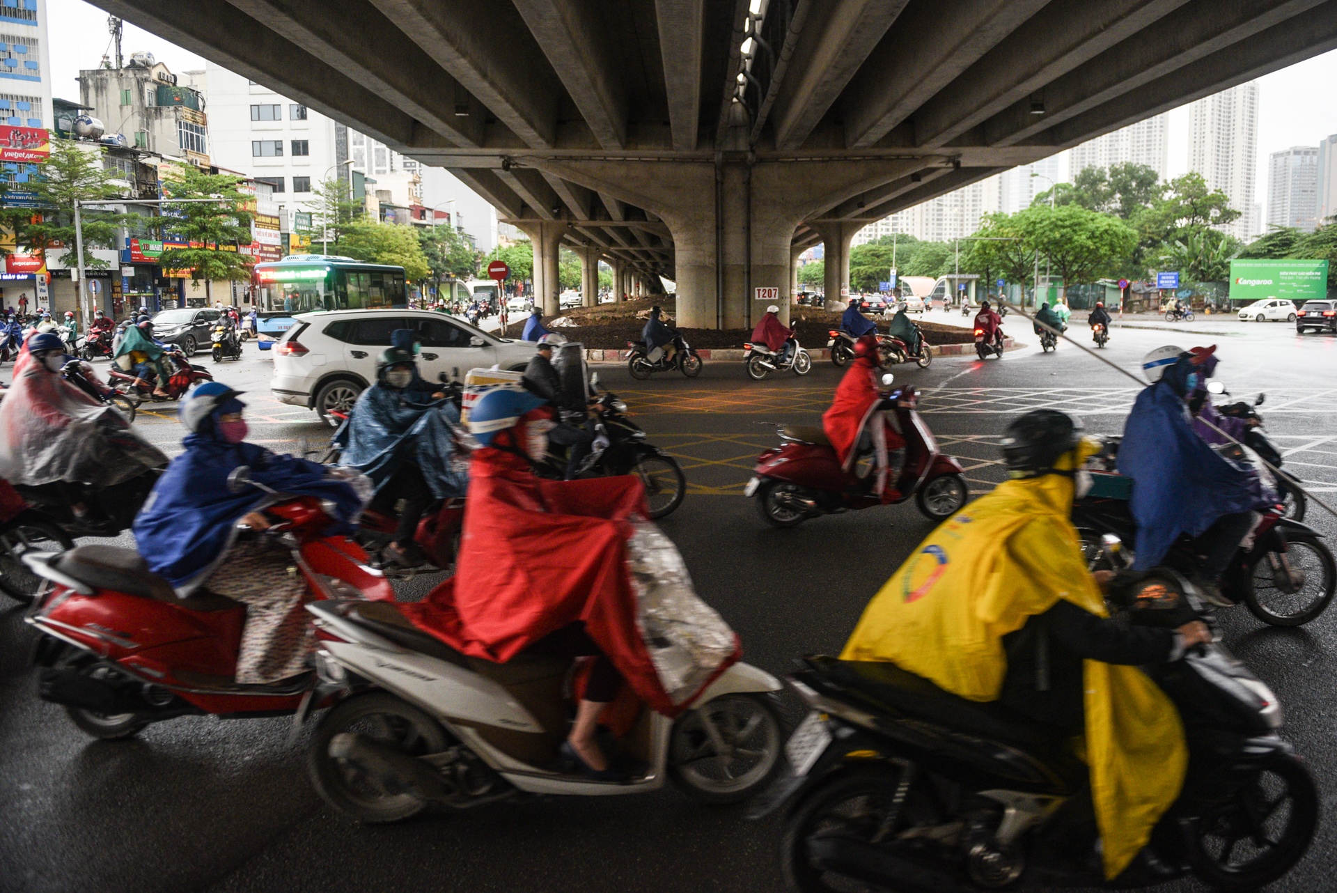 Ha Noi un tac trong ngay dau dung cach ly anh 9