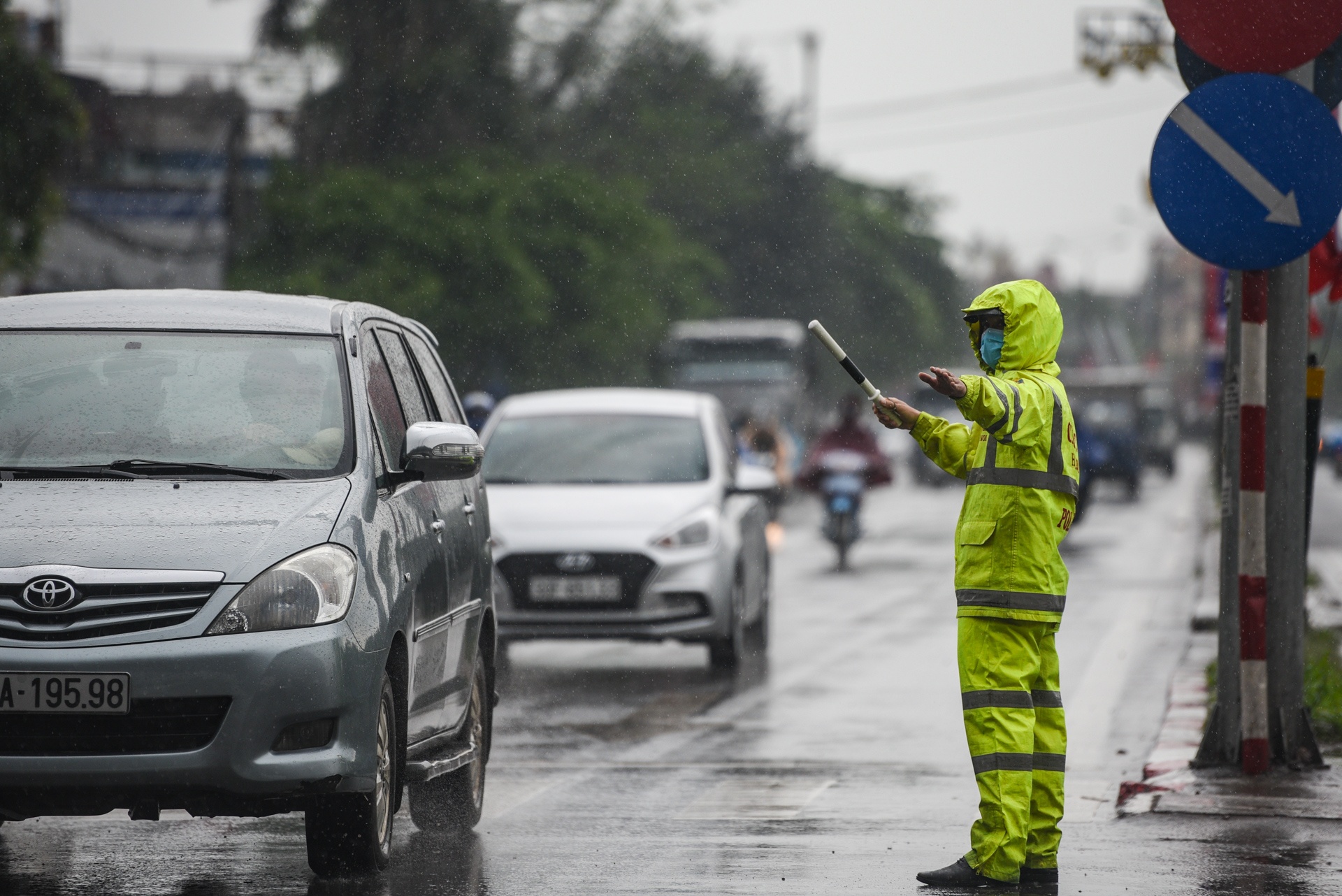 Ha Noi un tac trong ngay dau dung cach ly anh 5