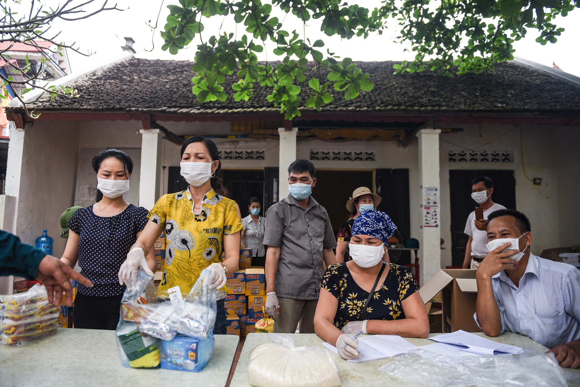 cach ly thon Ha Loi anh 10