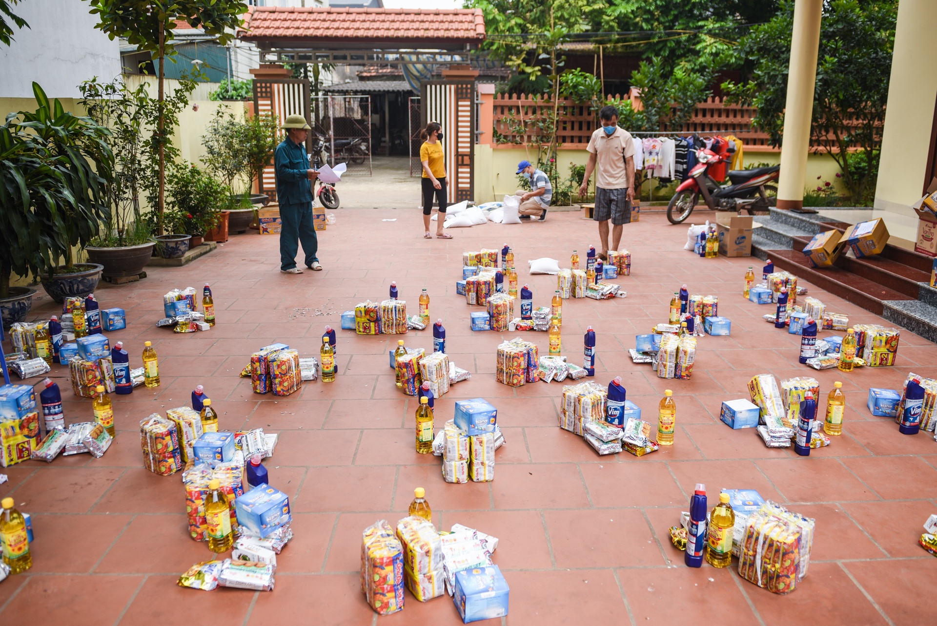 cach ly thon Ha Loi anh 5