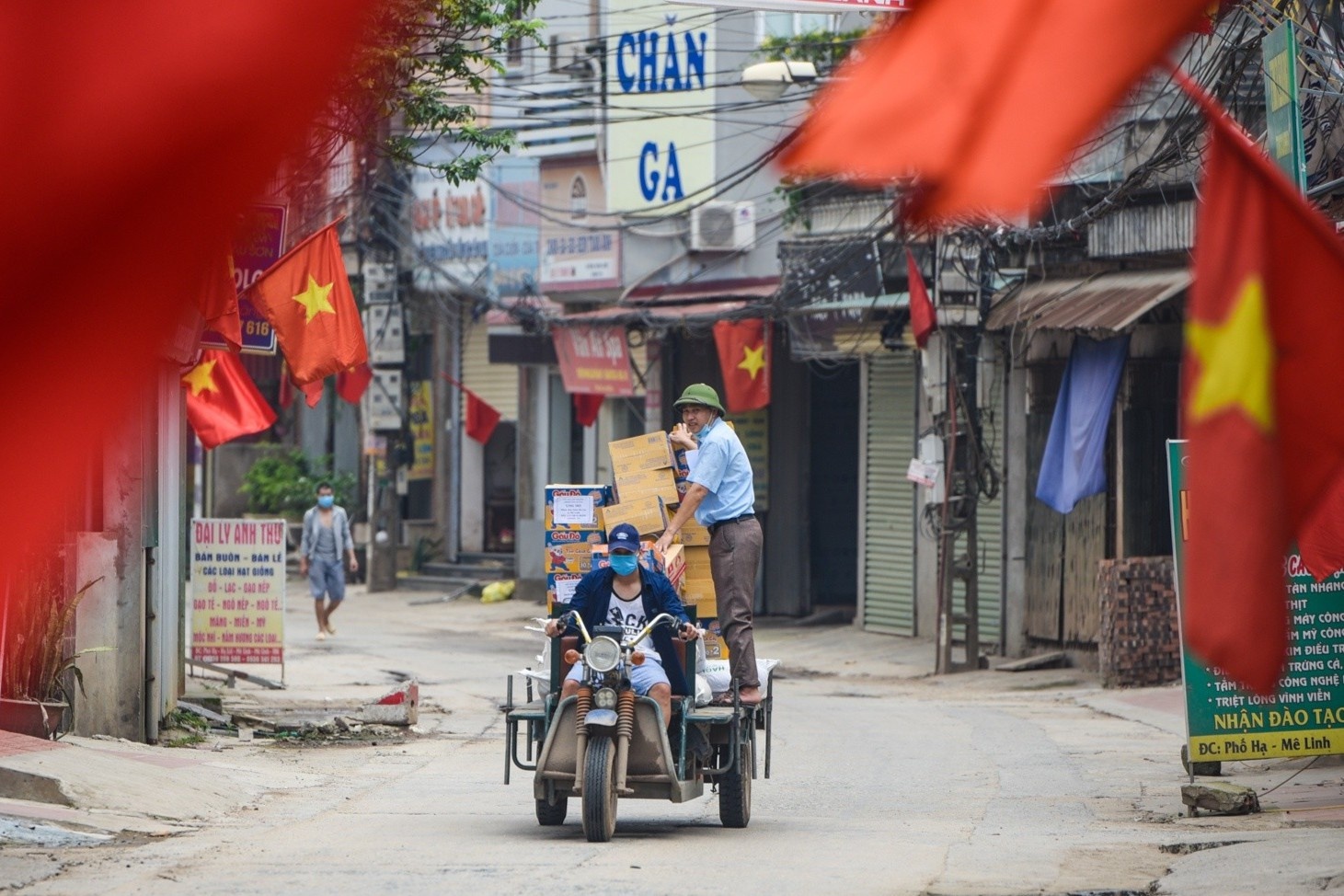 Nhip song o Ha Loi trong ngay cach ly cuoi cung hinh anh