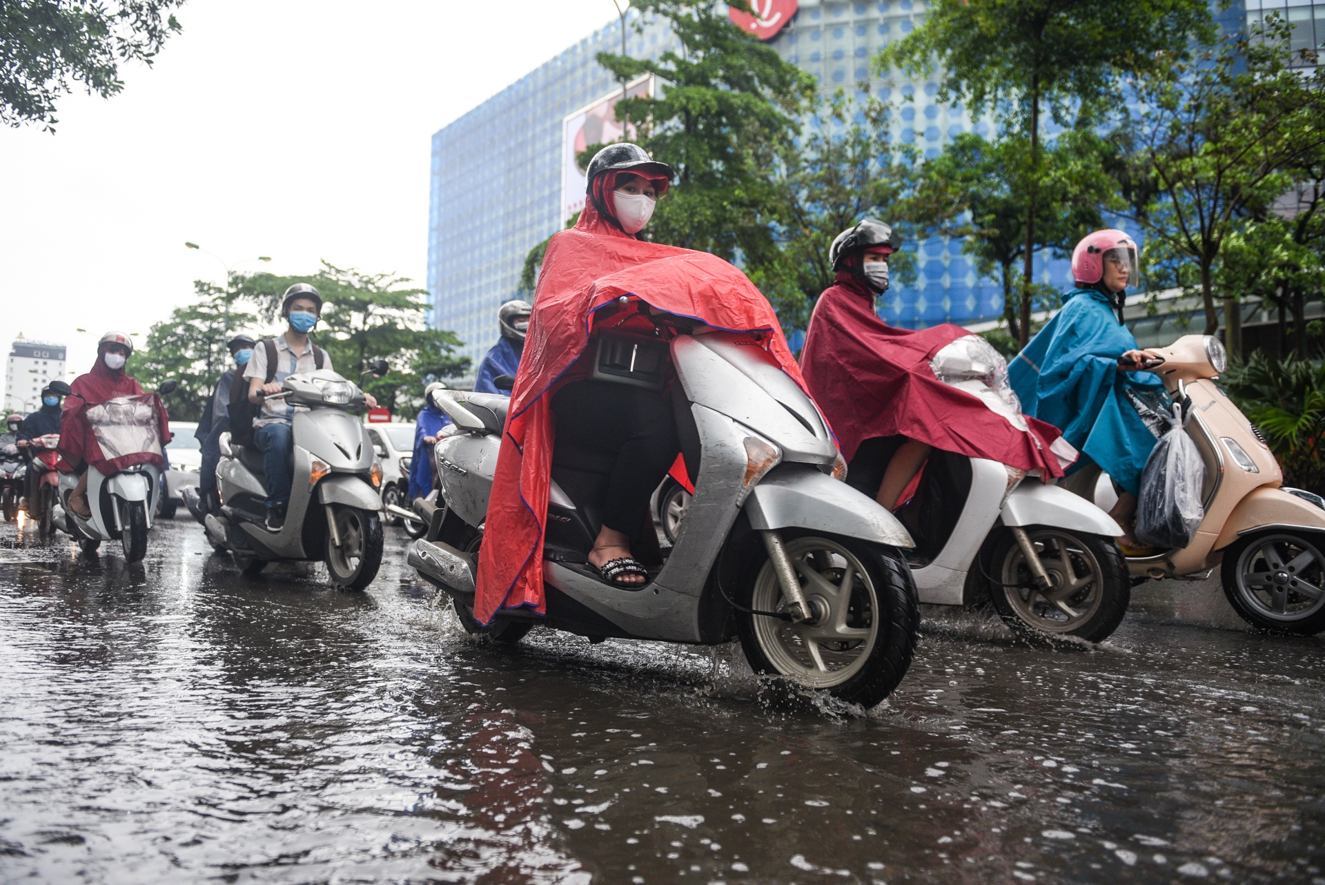 Ha Noi tac duong trong mua lon anh 2