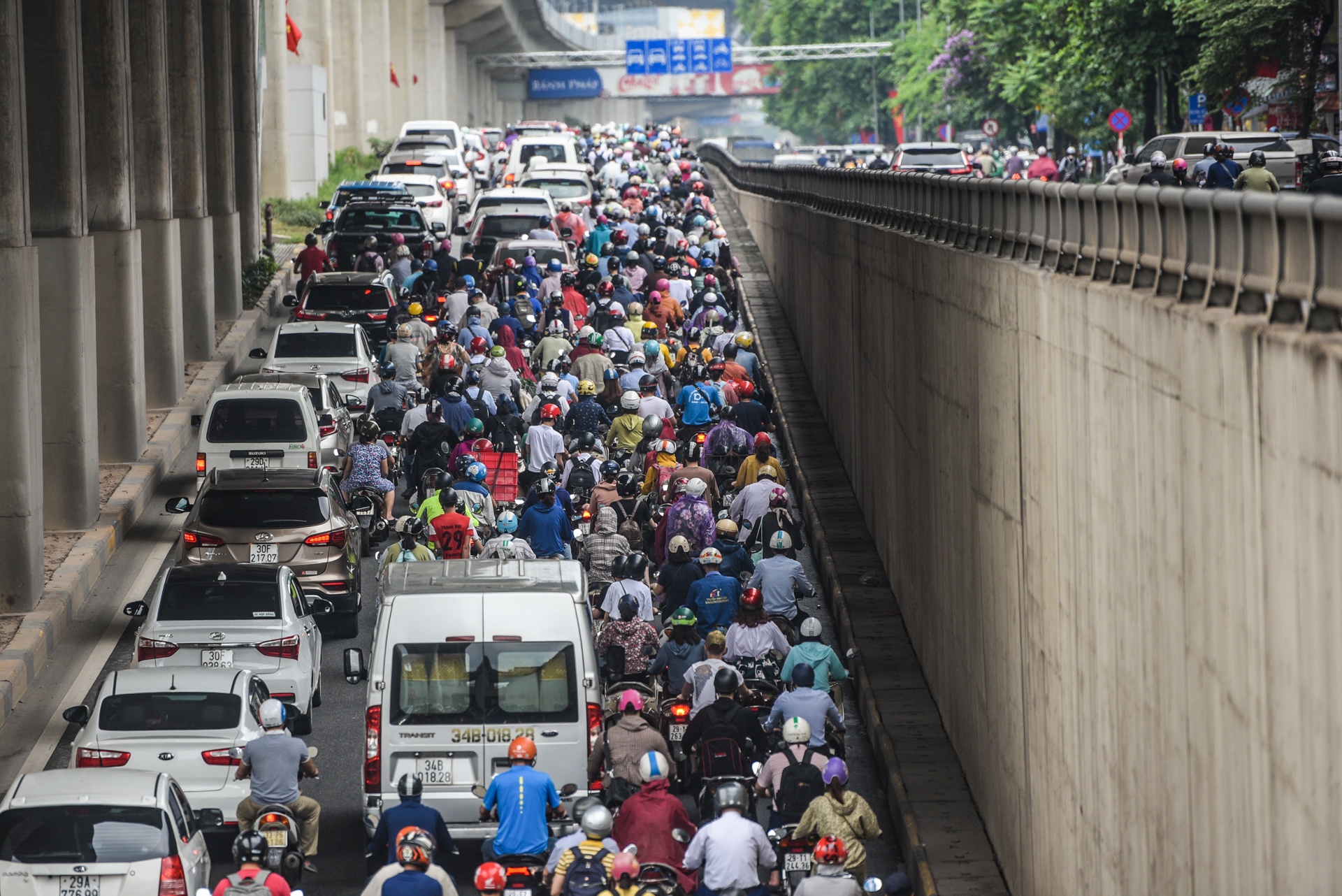 Ha Noi tac duong trong mua lon anh 9