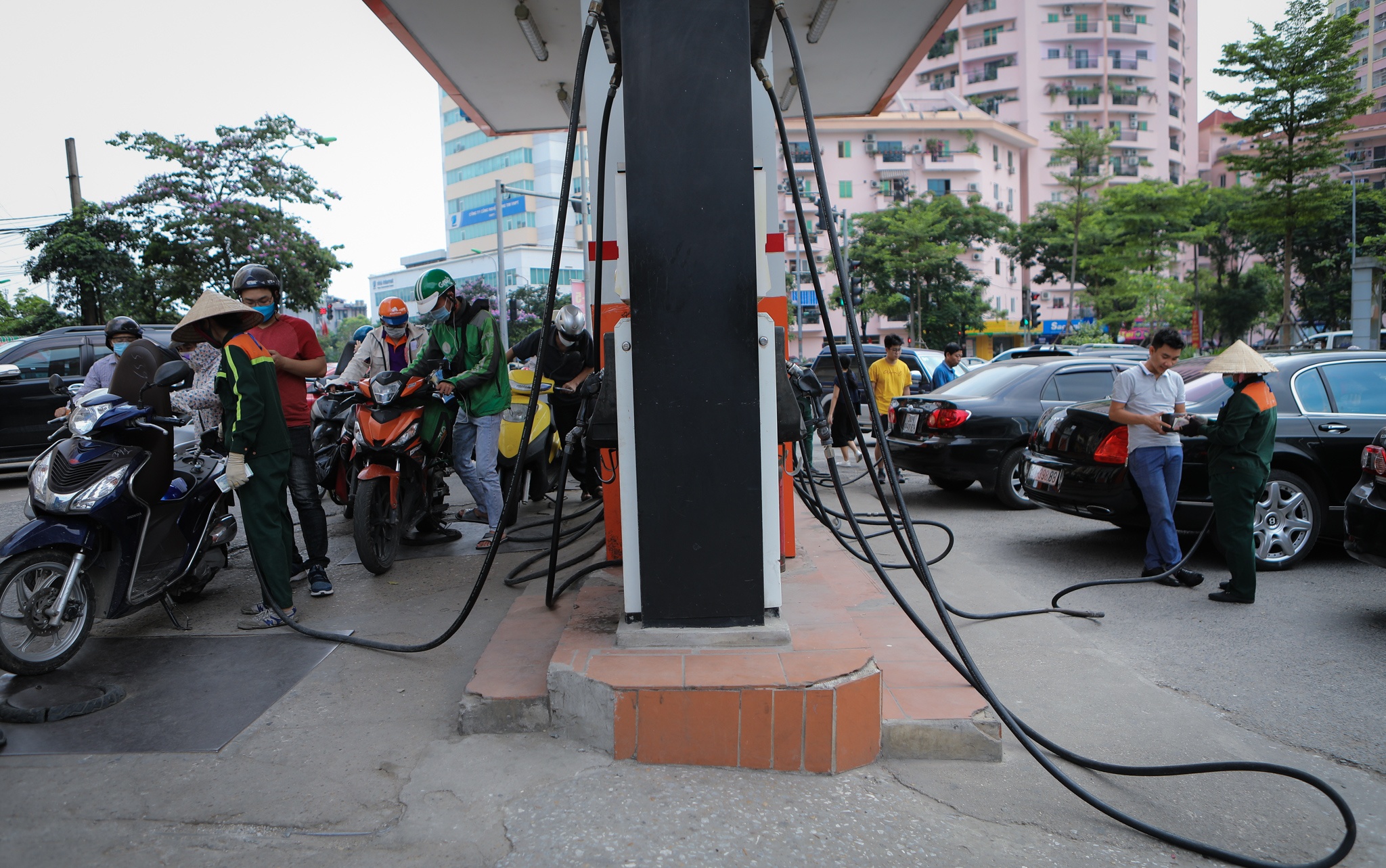 ha noi truoc gio xang tang gia anh 5