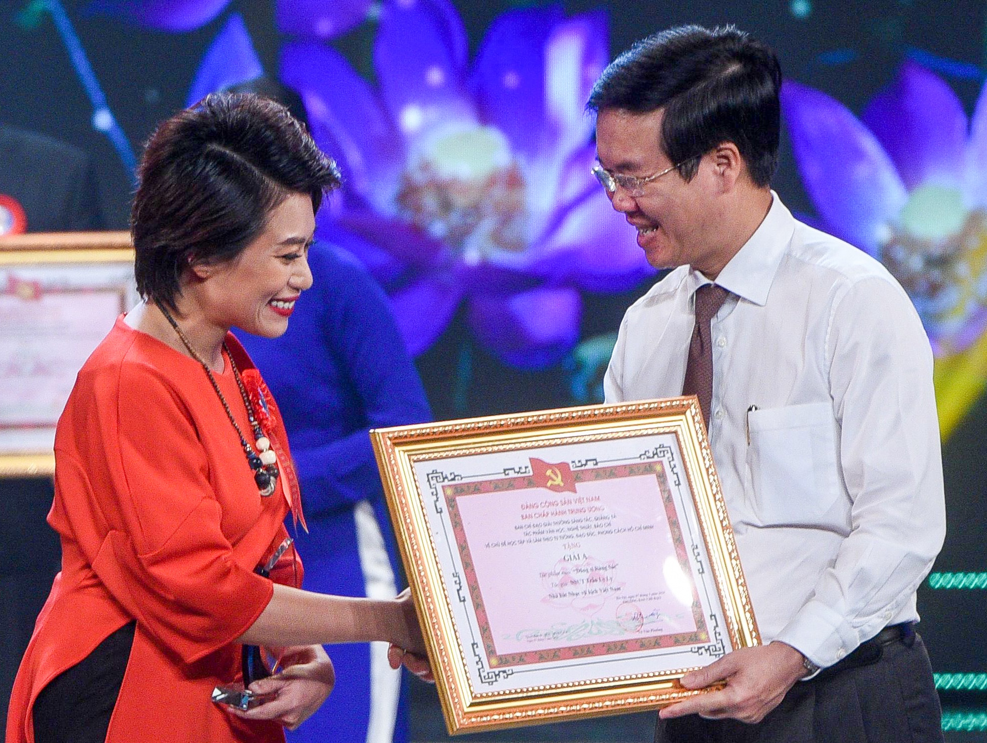 Trao giai thuong hoc tap va lam theo Bac anh 6