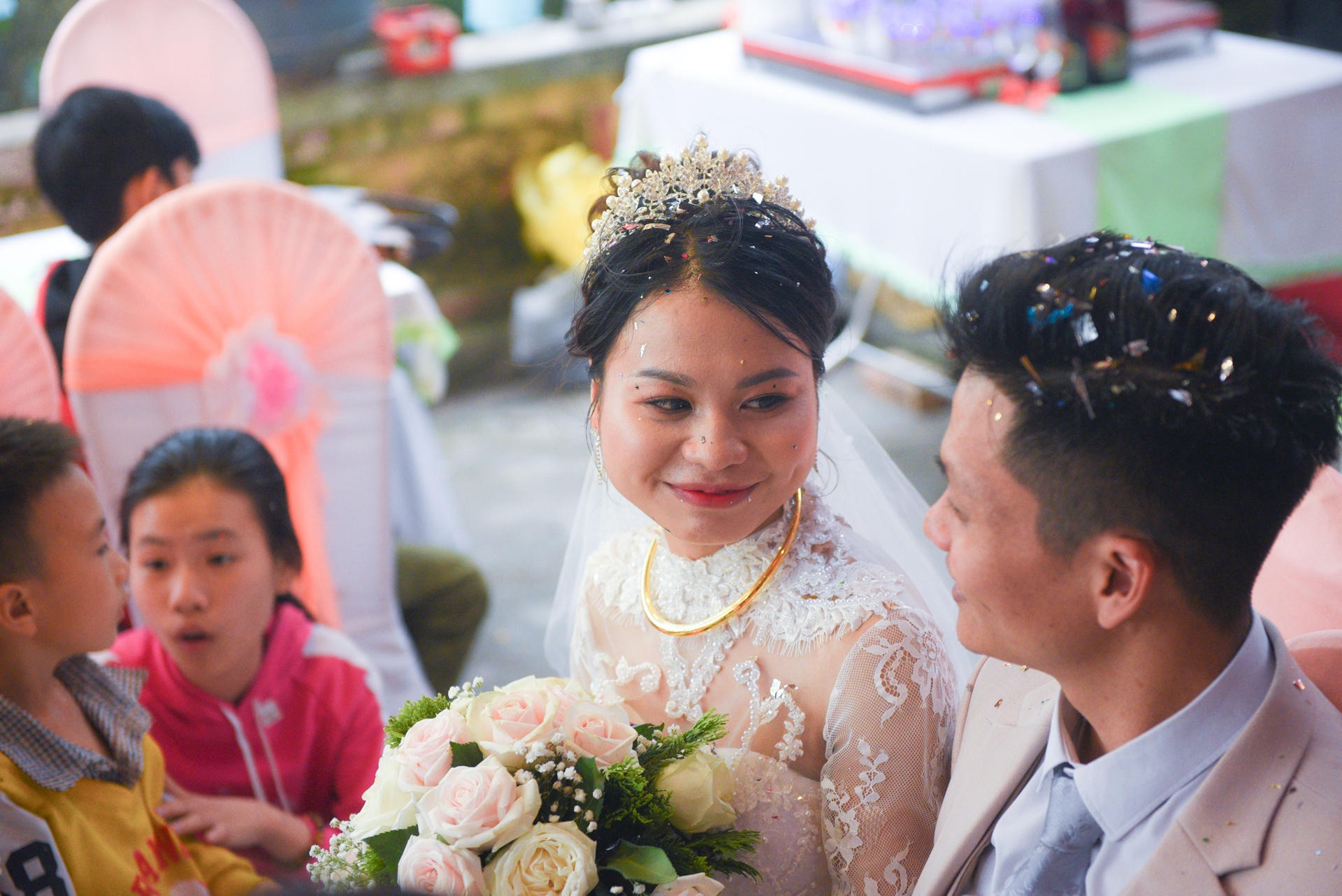 Cap doi cung mat 1 chan anh 4