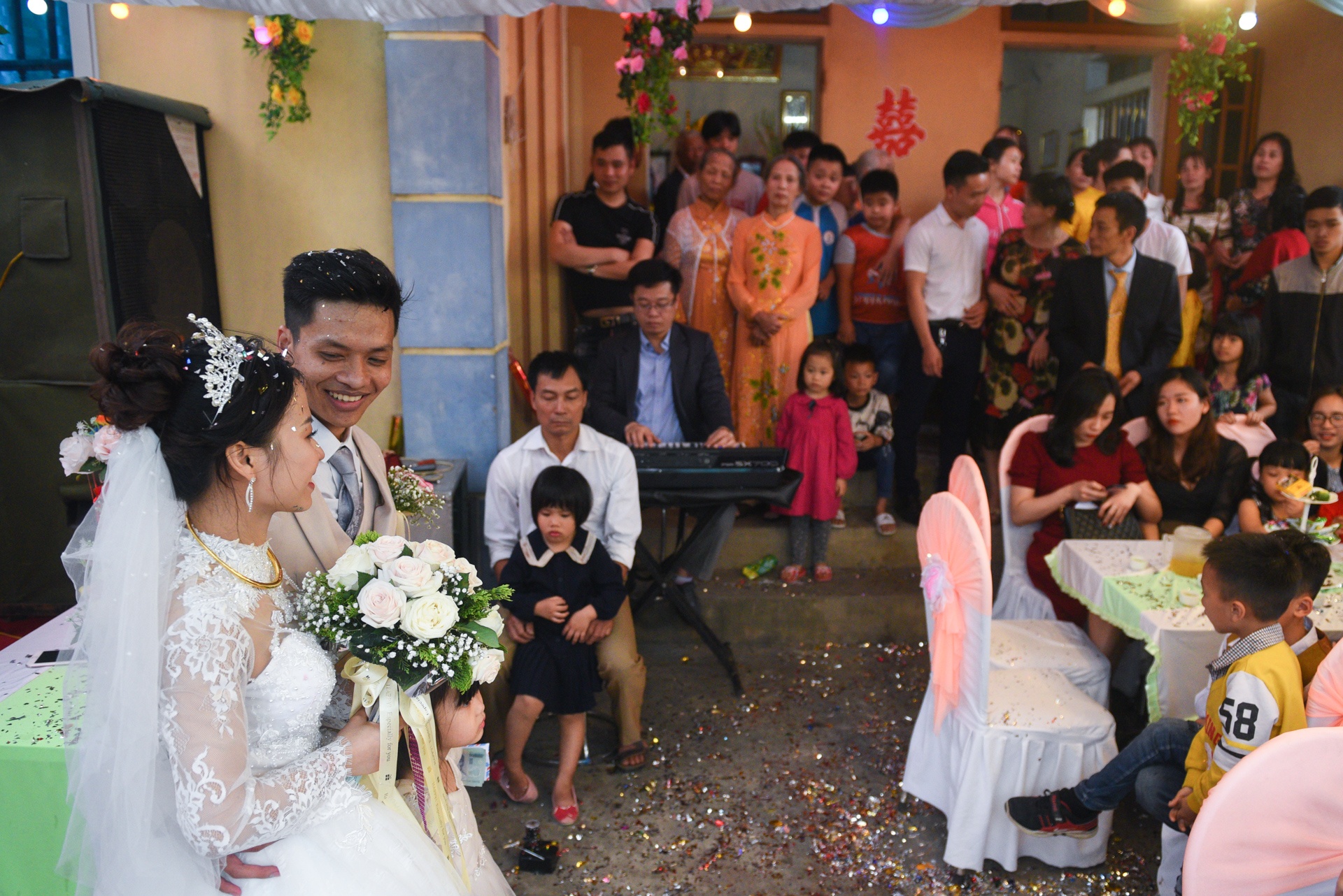 Cap doi cung mat 1 chan anh 3