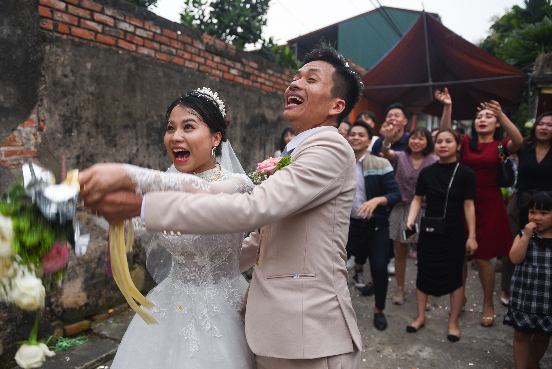 Cap doi cung mat 1 chan anh 5