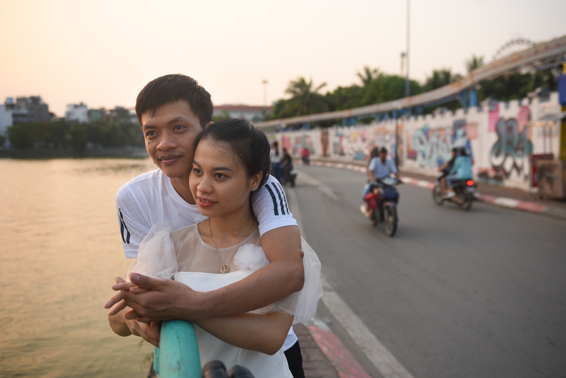 Cap doi cung mat 1 chan anh 11