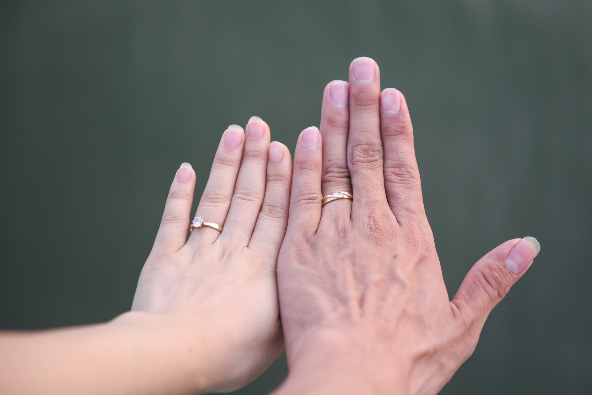 Cap doi cung mat 1 chan anh 21