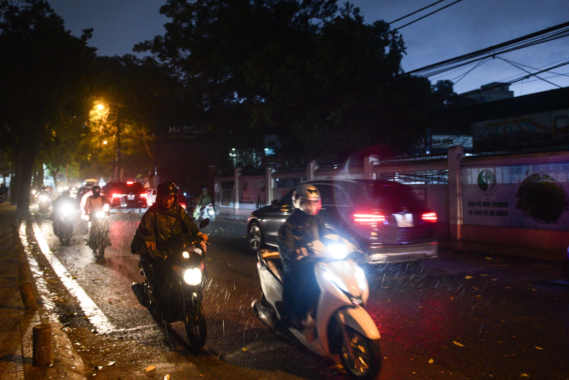 mua lon giai nhiet Ha Noi anh 4