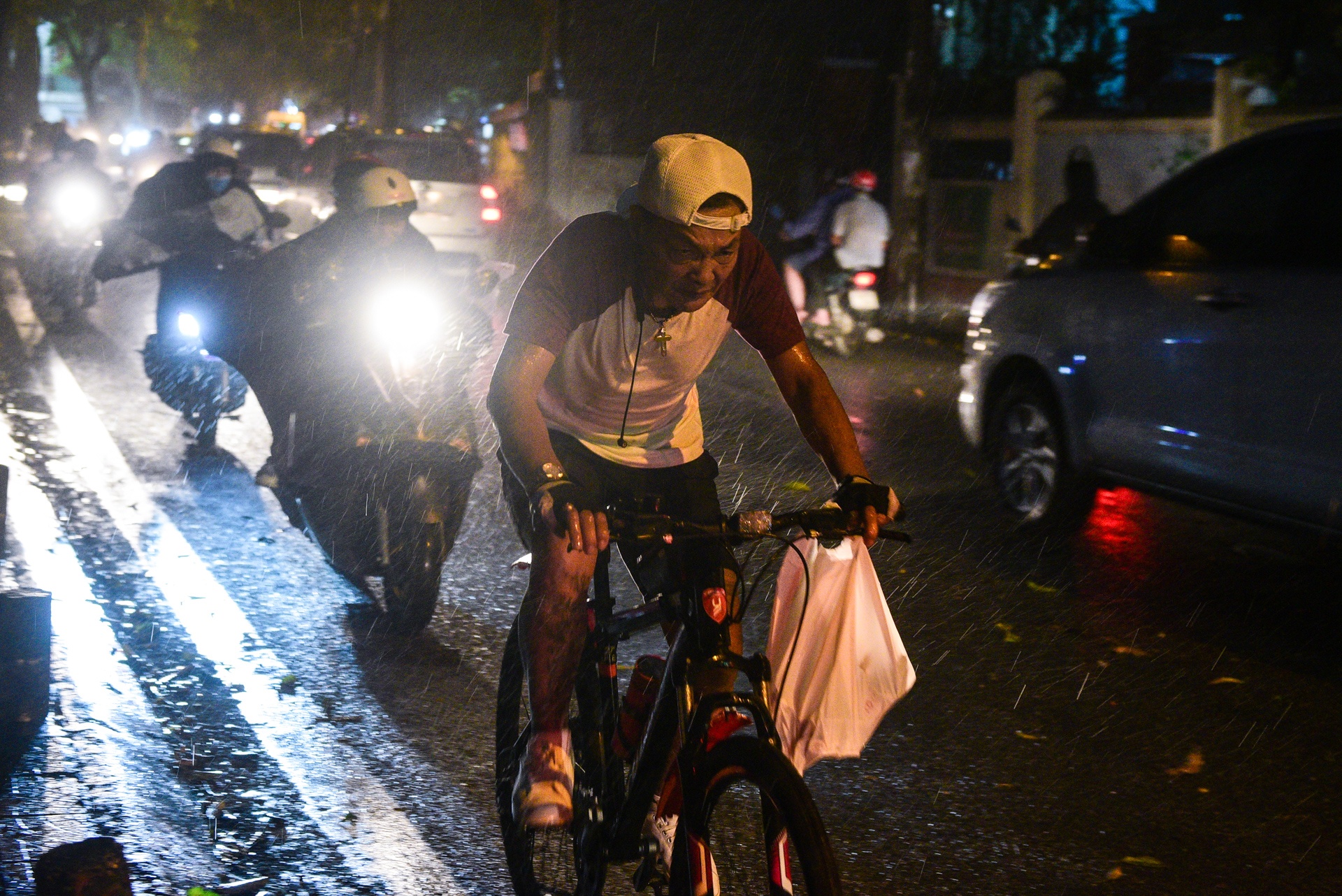 mua lon giai nhiet Ha Noi anh 2