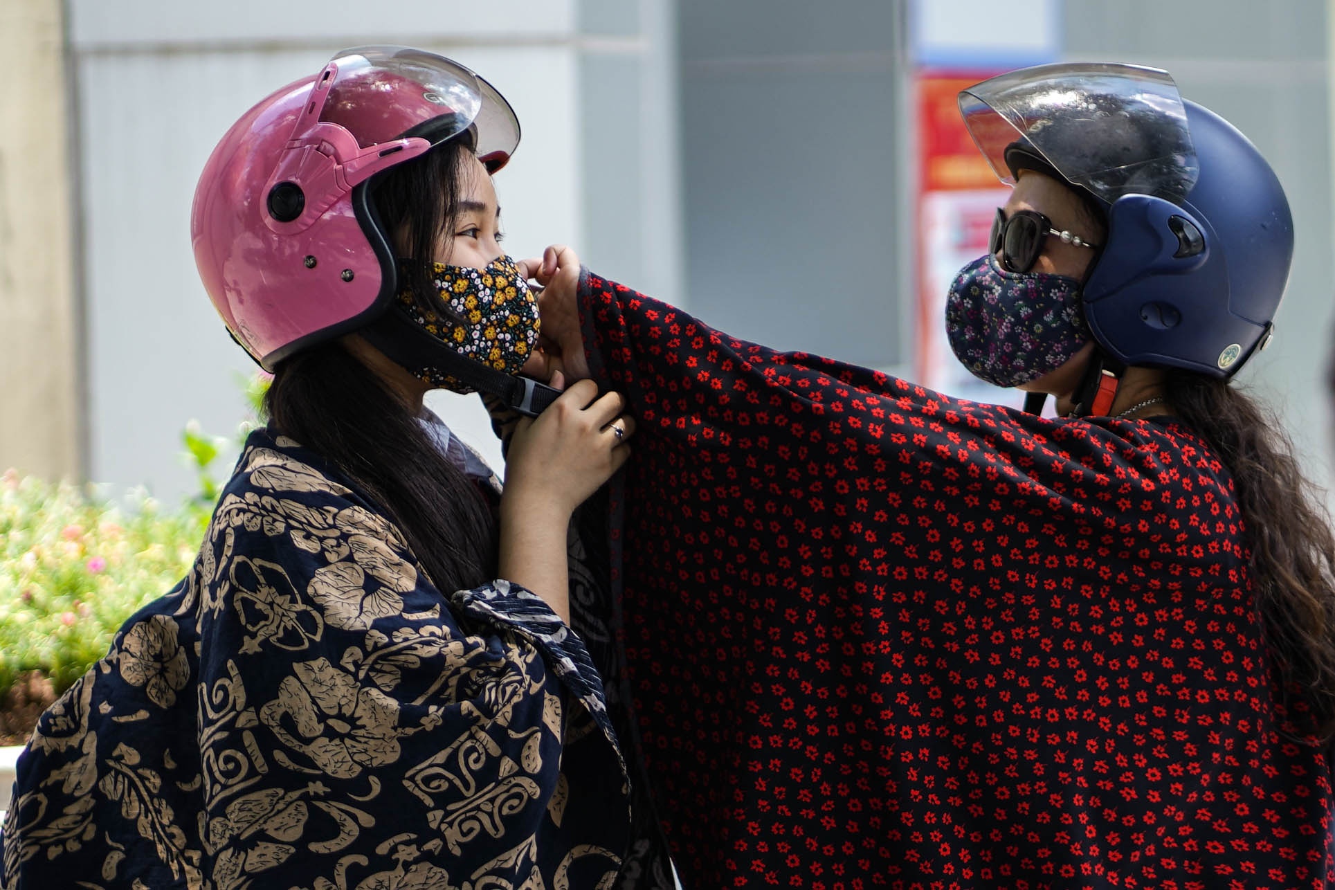 phu huynh dua don hoc sinh duoi nhiet do 40 do C anh 5