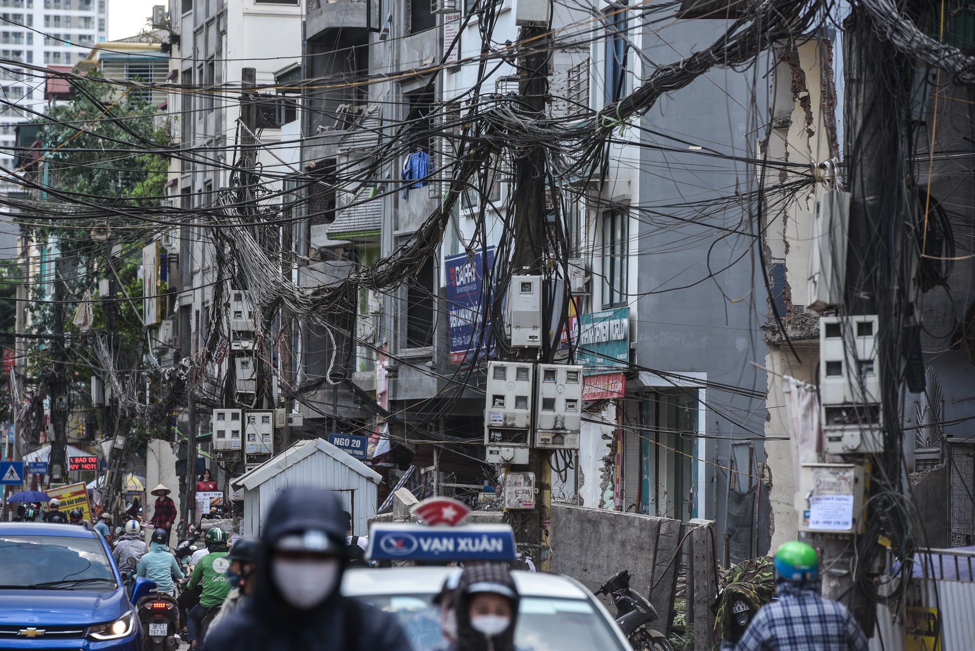 day dien chang chit tuyen pho Ha Noi anh 4