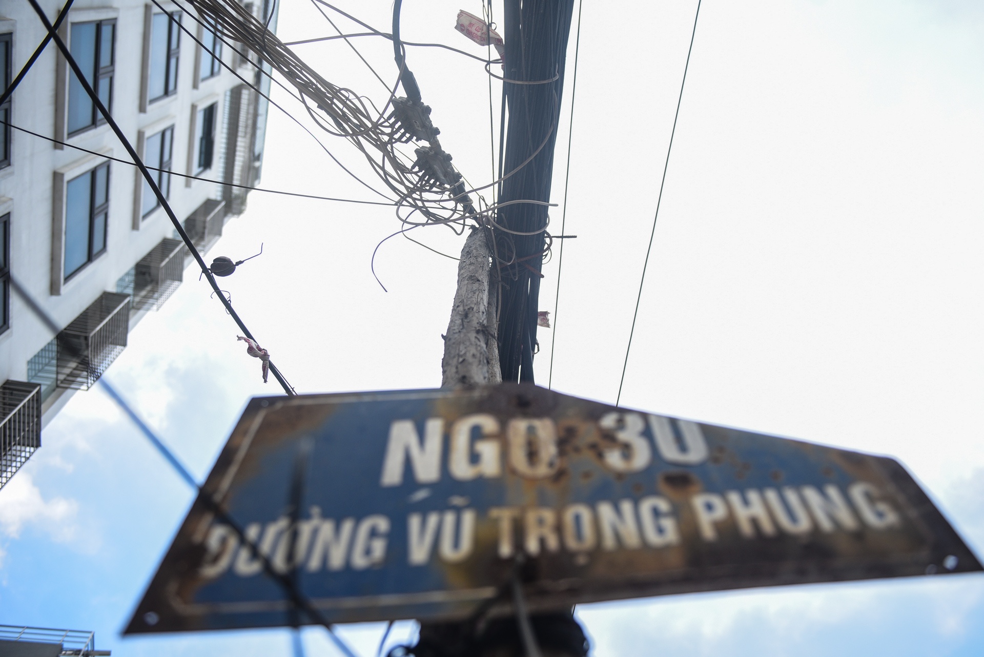 day dien chang chit tuyen pho Ha Noi anh 3