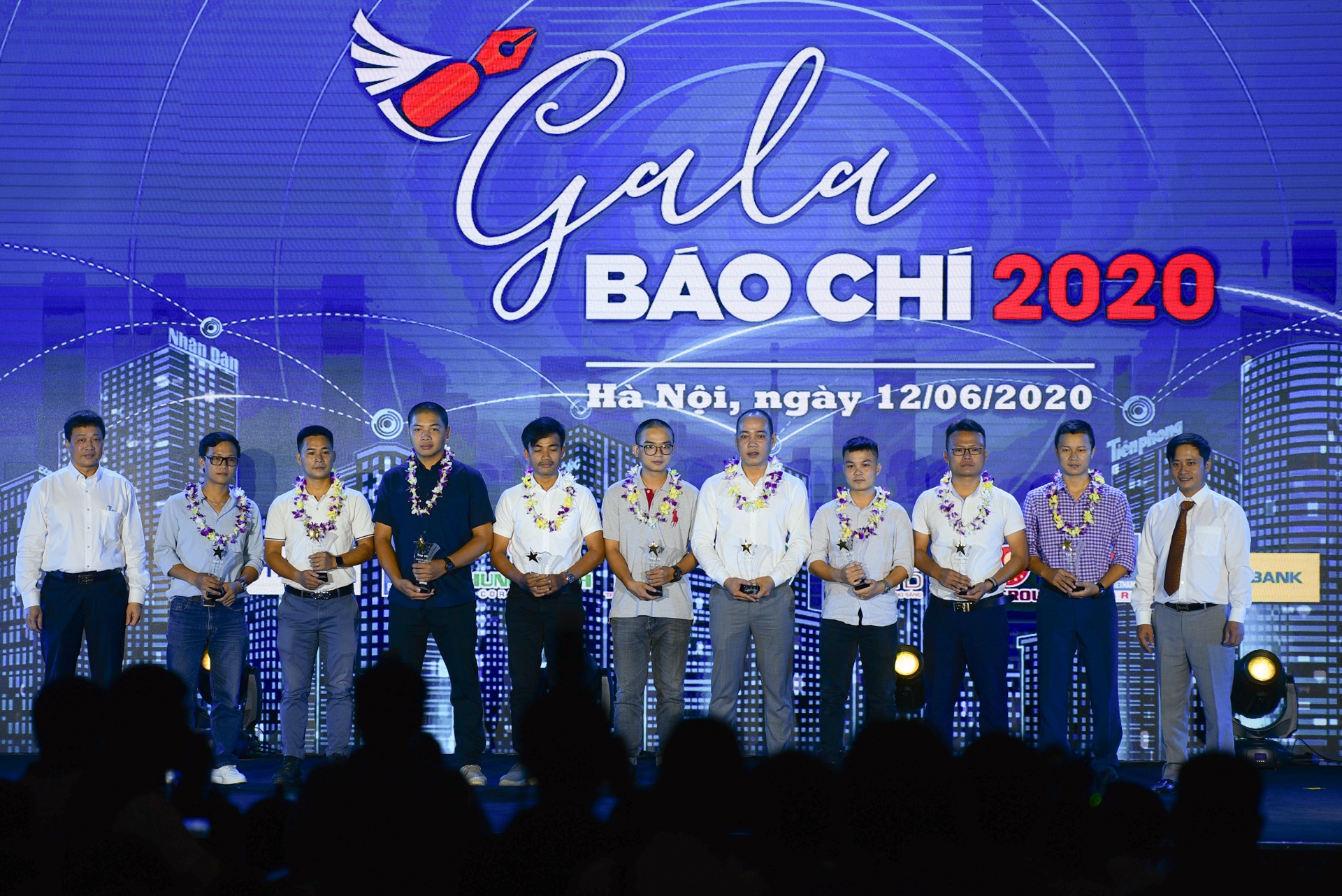 Anh zing lot top 10 khoanh khac bao chi anh 16