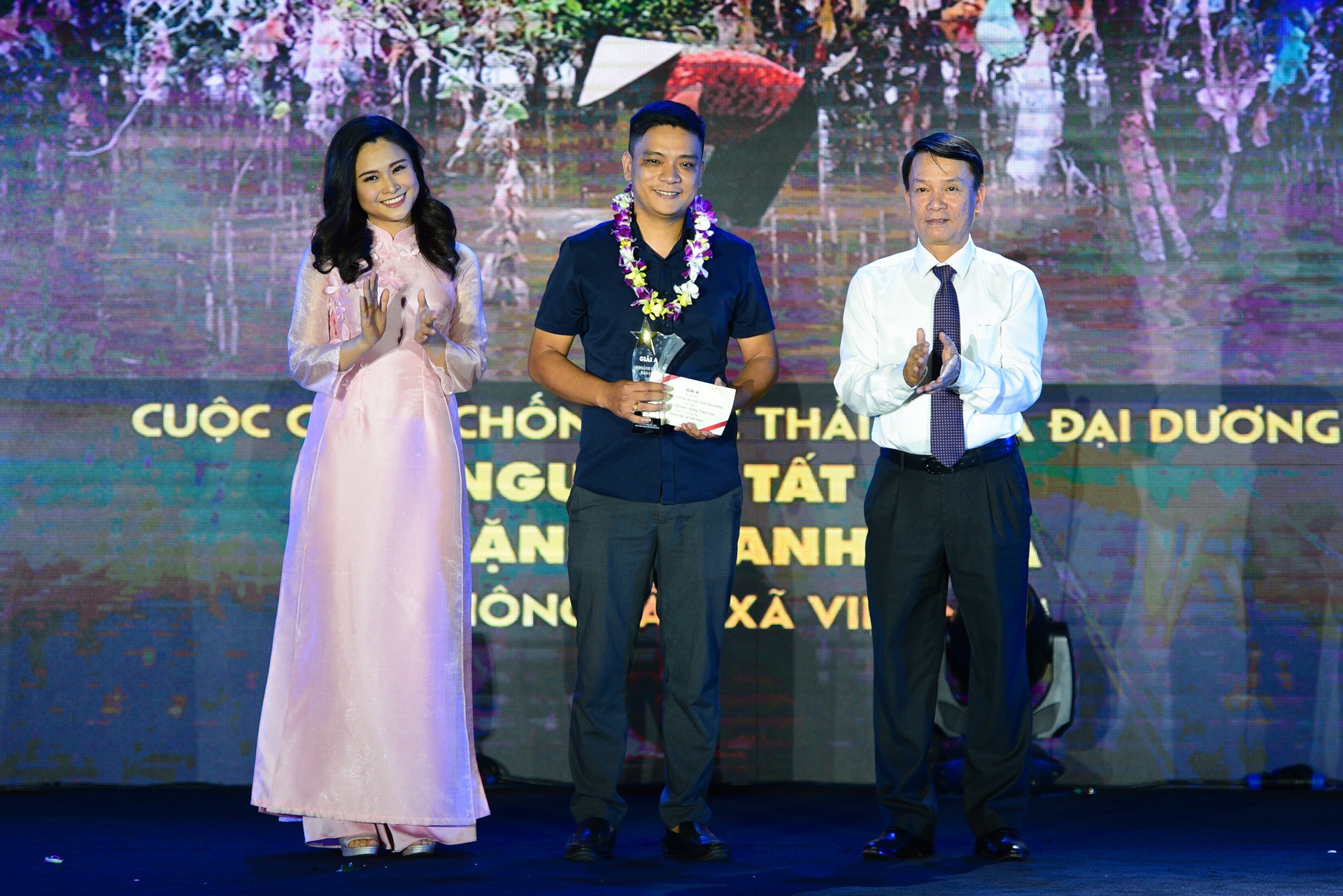 Anh zing lot top 10 khoanh khac bao chi anh 14