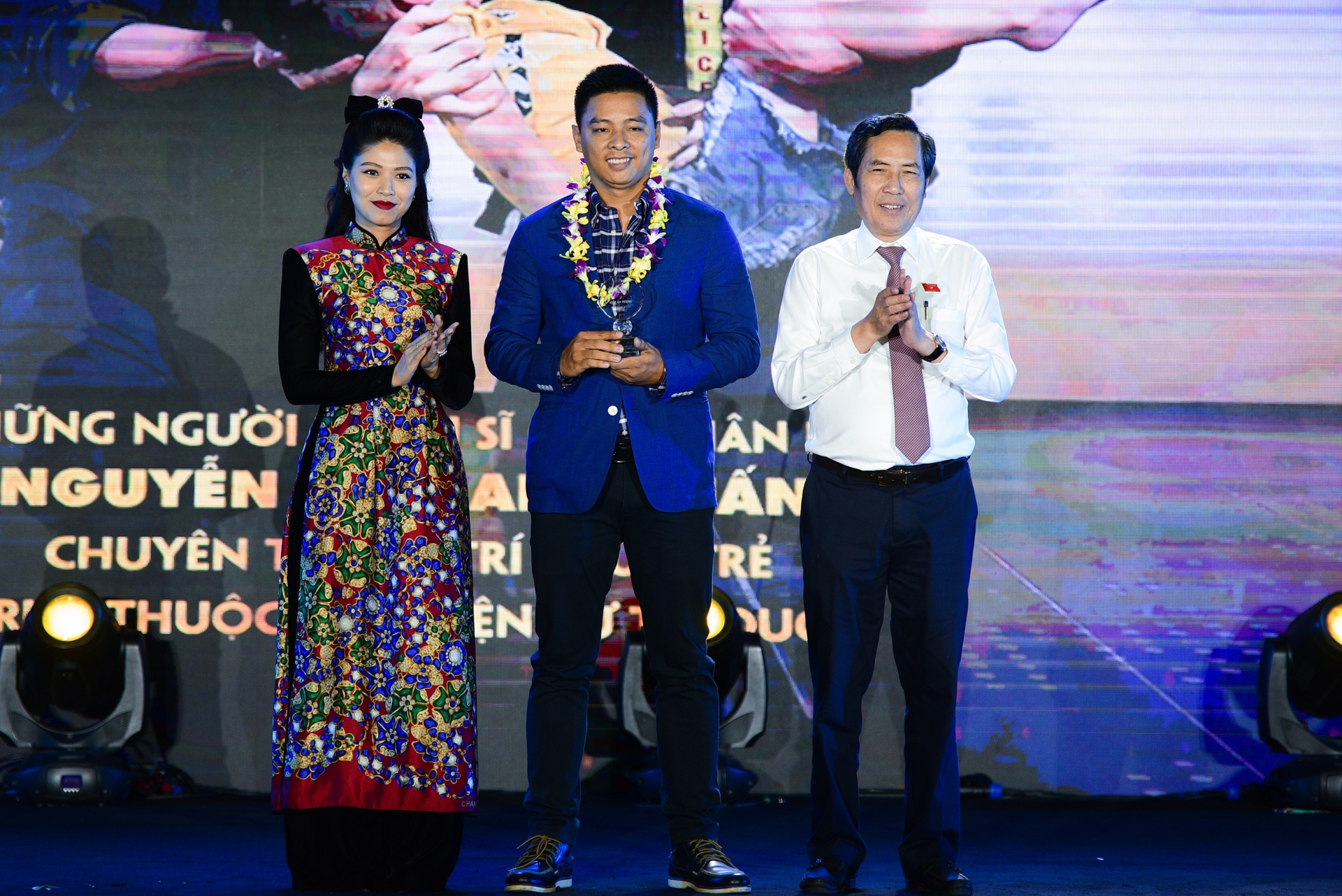 Anh zing lot top 10 khoanh khac bao chi anh 11