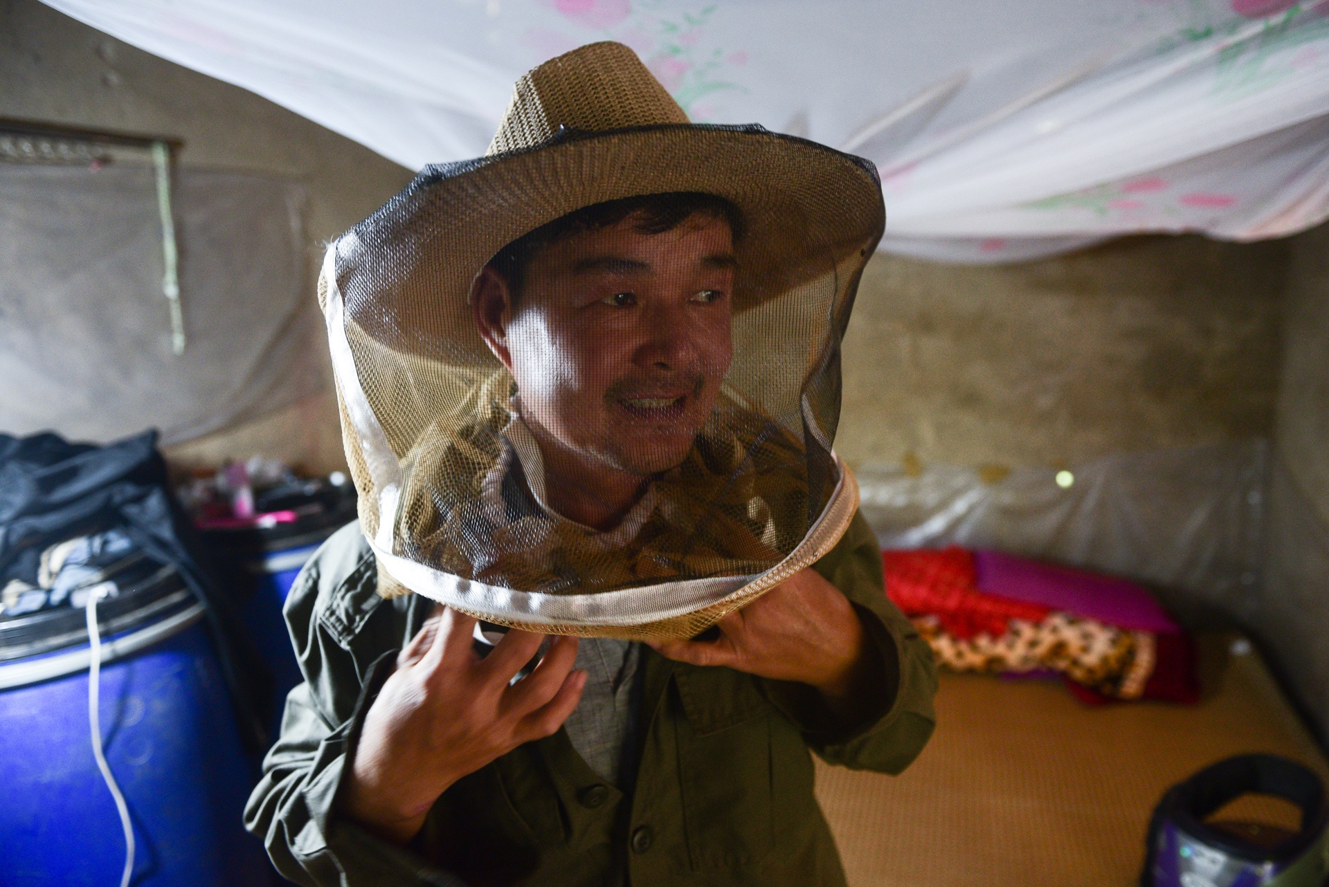 mua lay mat cua trieu phu nuoi ong anh 2