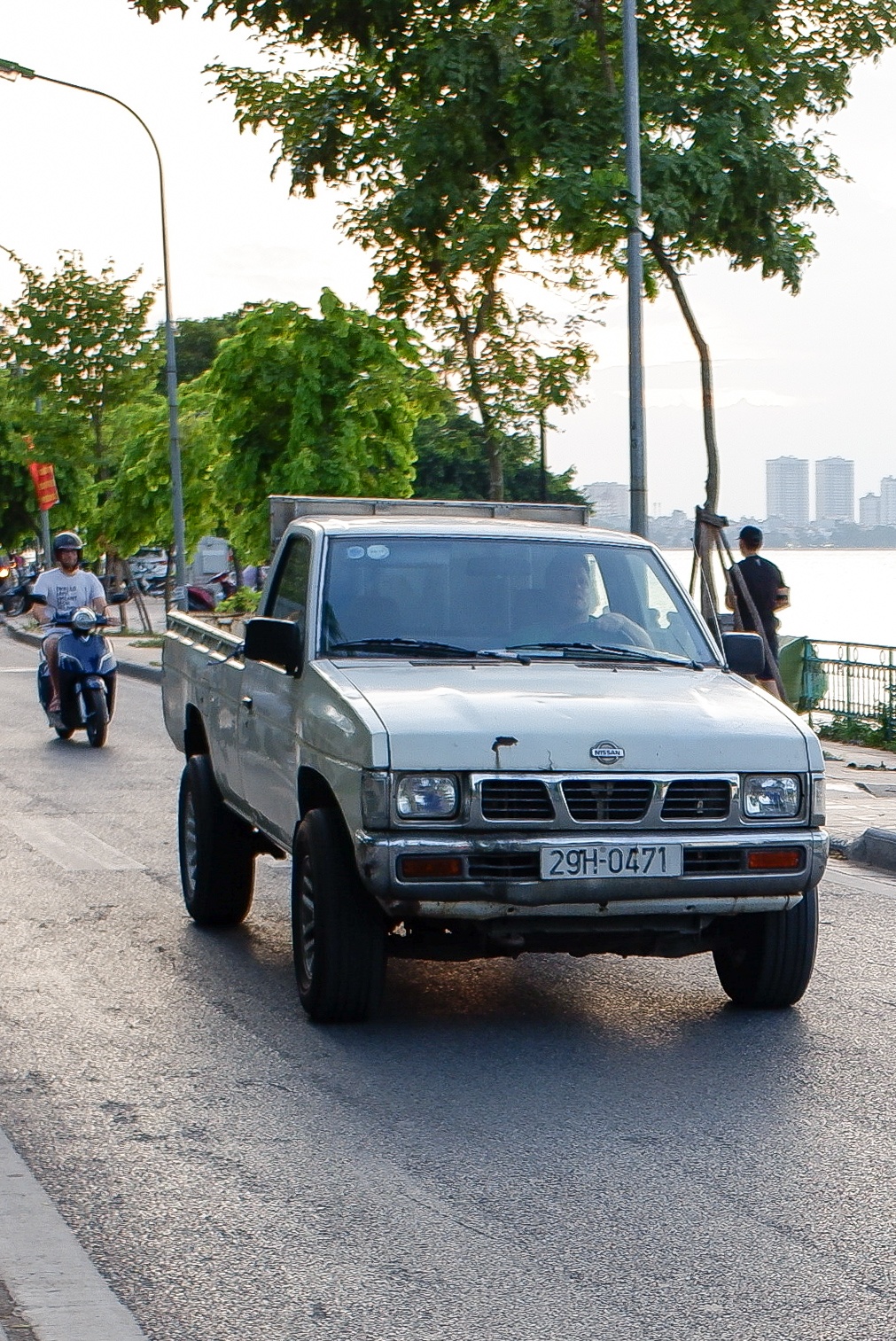 Chang trai nguoi My 4 nam don rac quanh Ha Noi anh 4