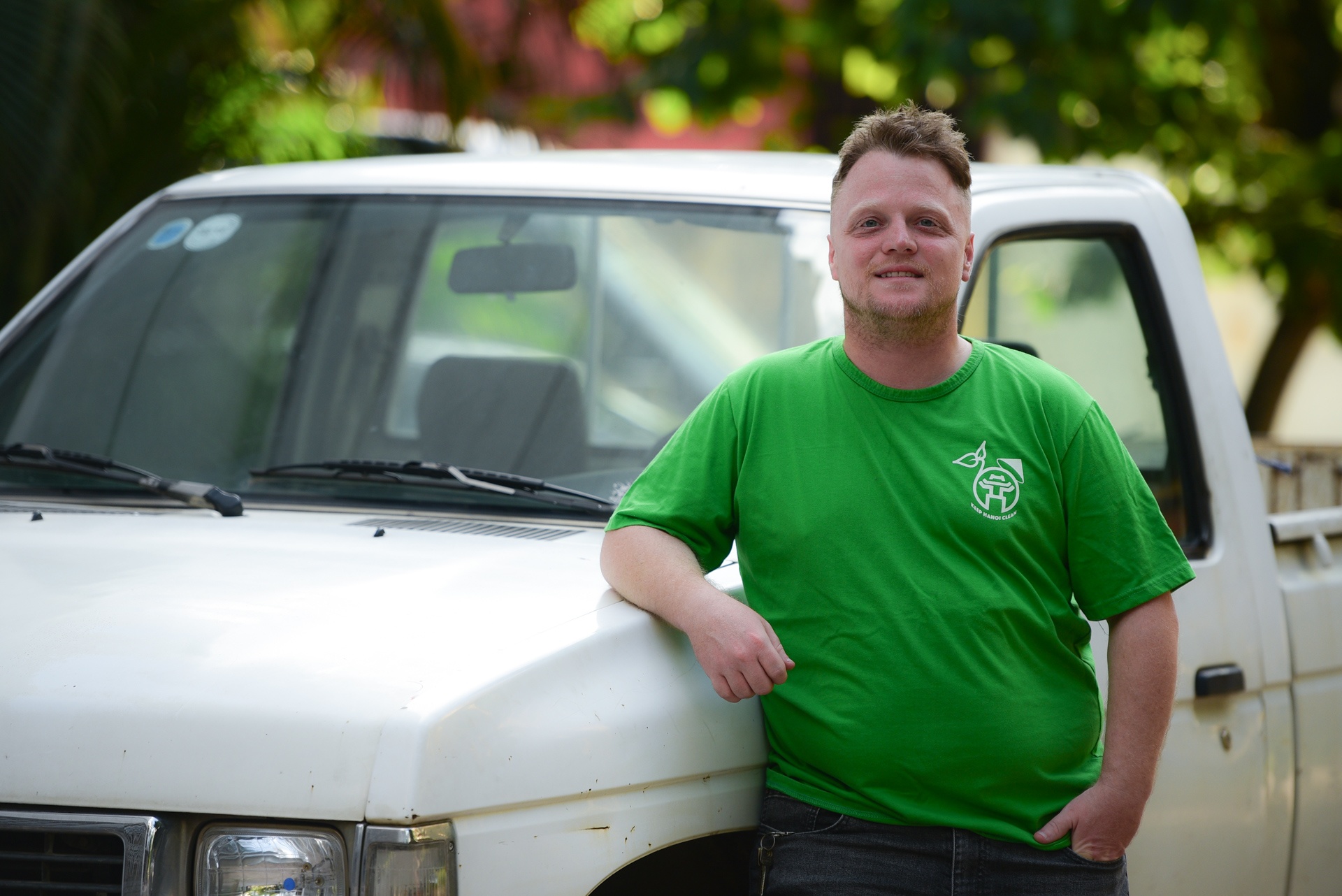 Chang trai nguoi My 4 nam don rac quanh Ha Noi anh 1