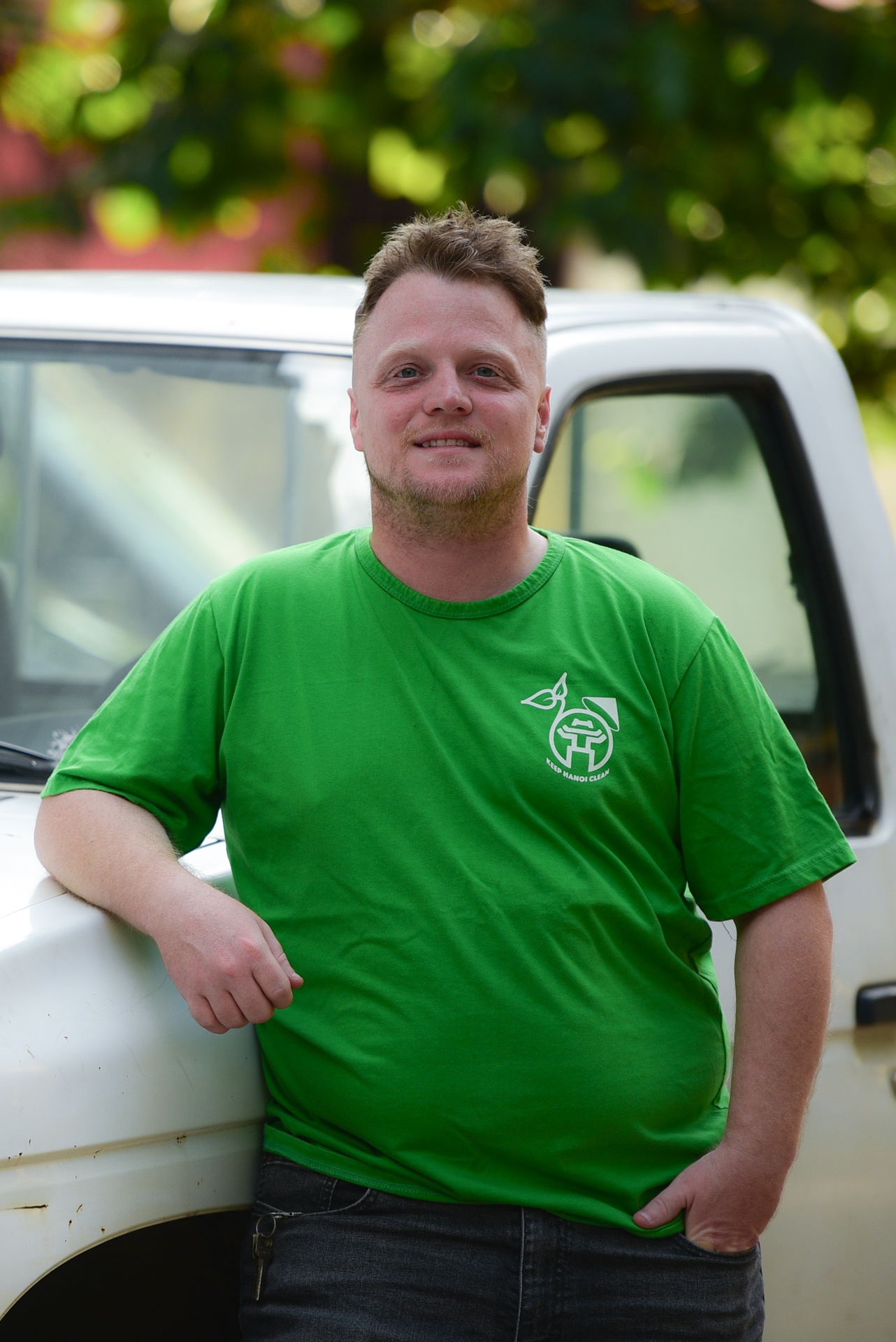 Chang trai nguoi My 4 nam don rac quanh Ha Noi anh 2