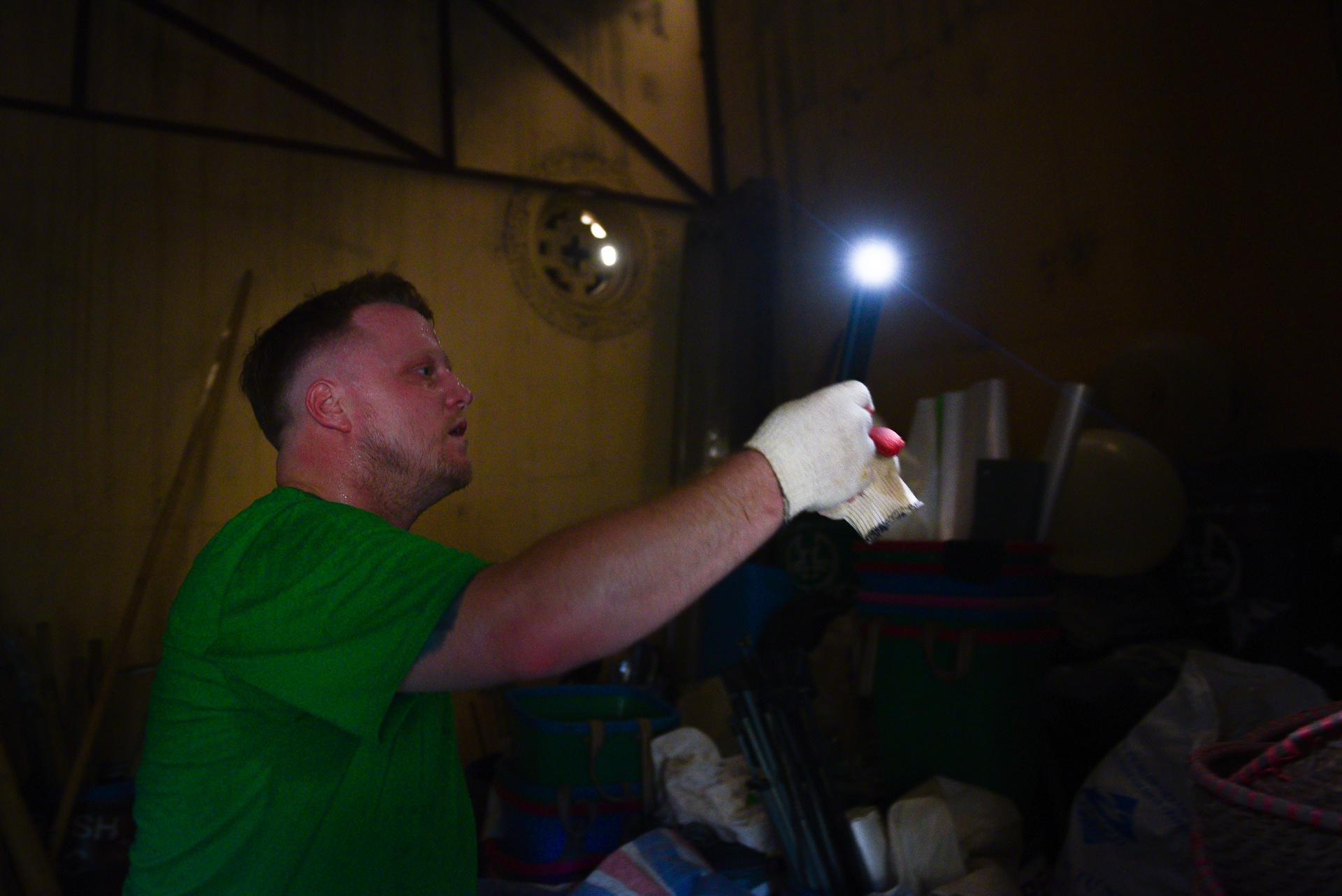 Chang trai nguoi My 4 nam don rac quanh Ha Noi anh 5