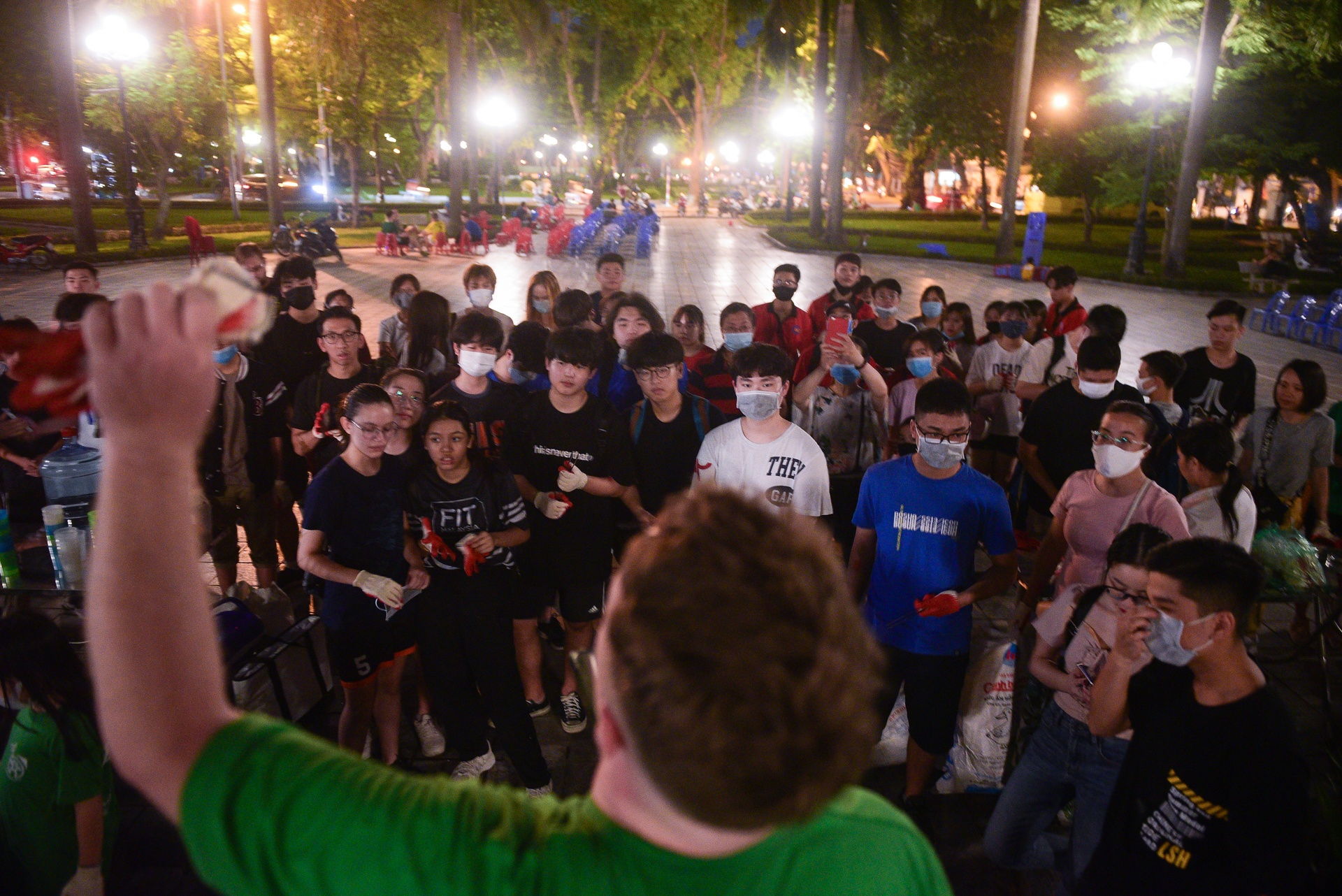 Chang trai nguoi My 4 nam don rac quanh Ha Noi anh 14