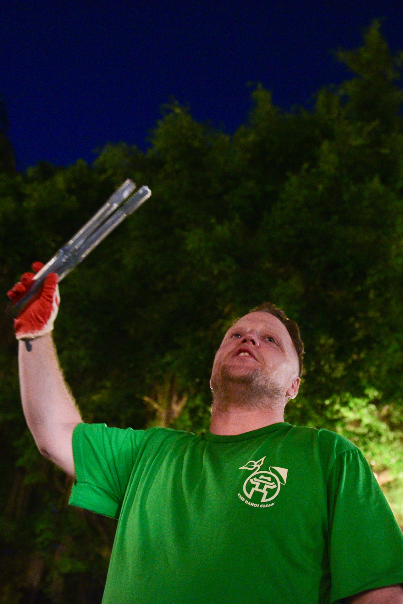 Chang trai nguoi My 4 nam don rac quanh Ha Noi anh 15