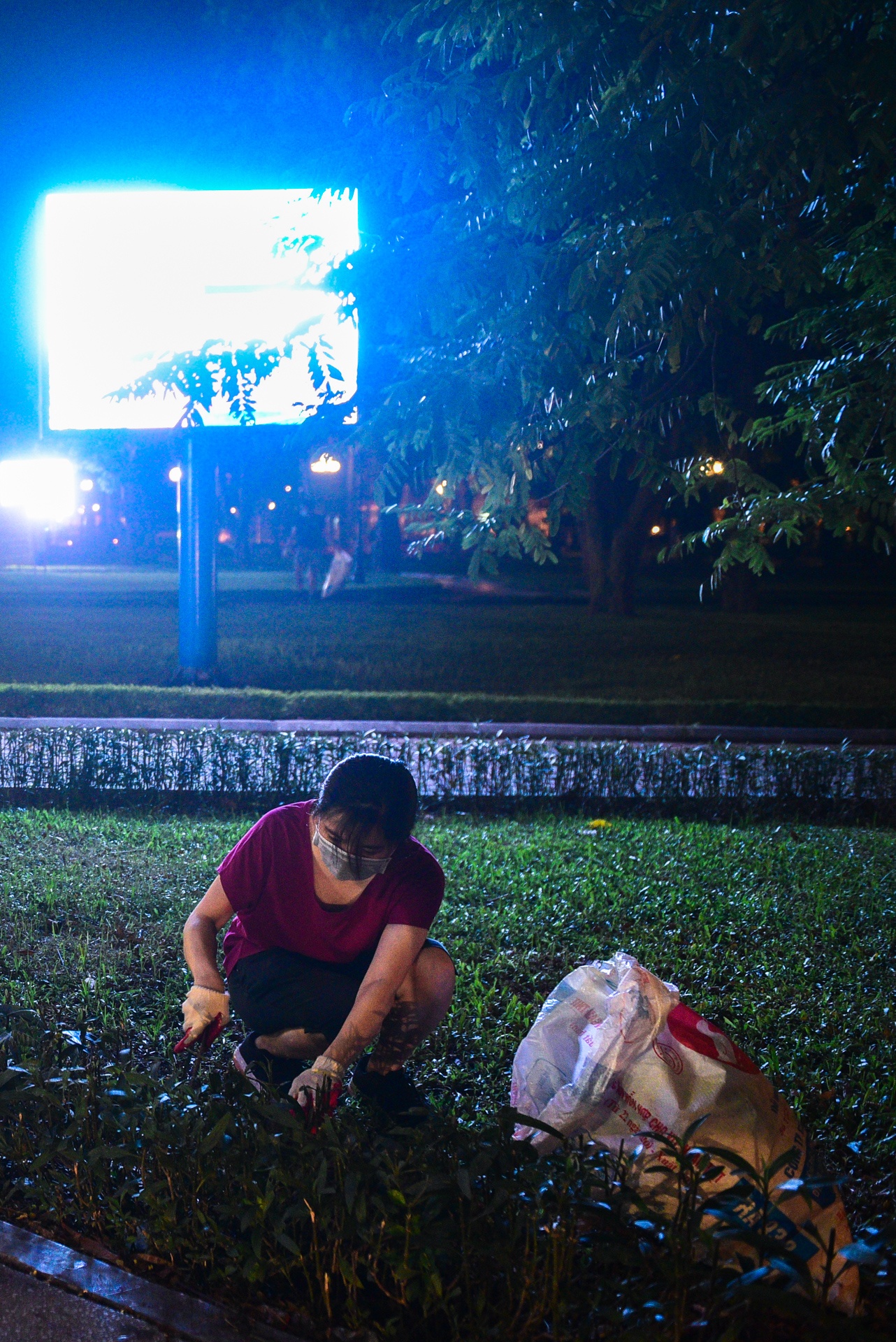 Chang trai nguoi My 4 nam don rac quanh Ha Noi anh 22