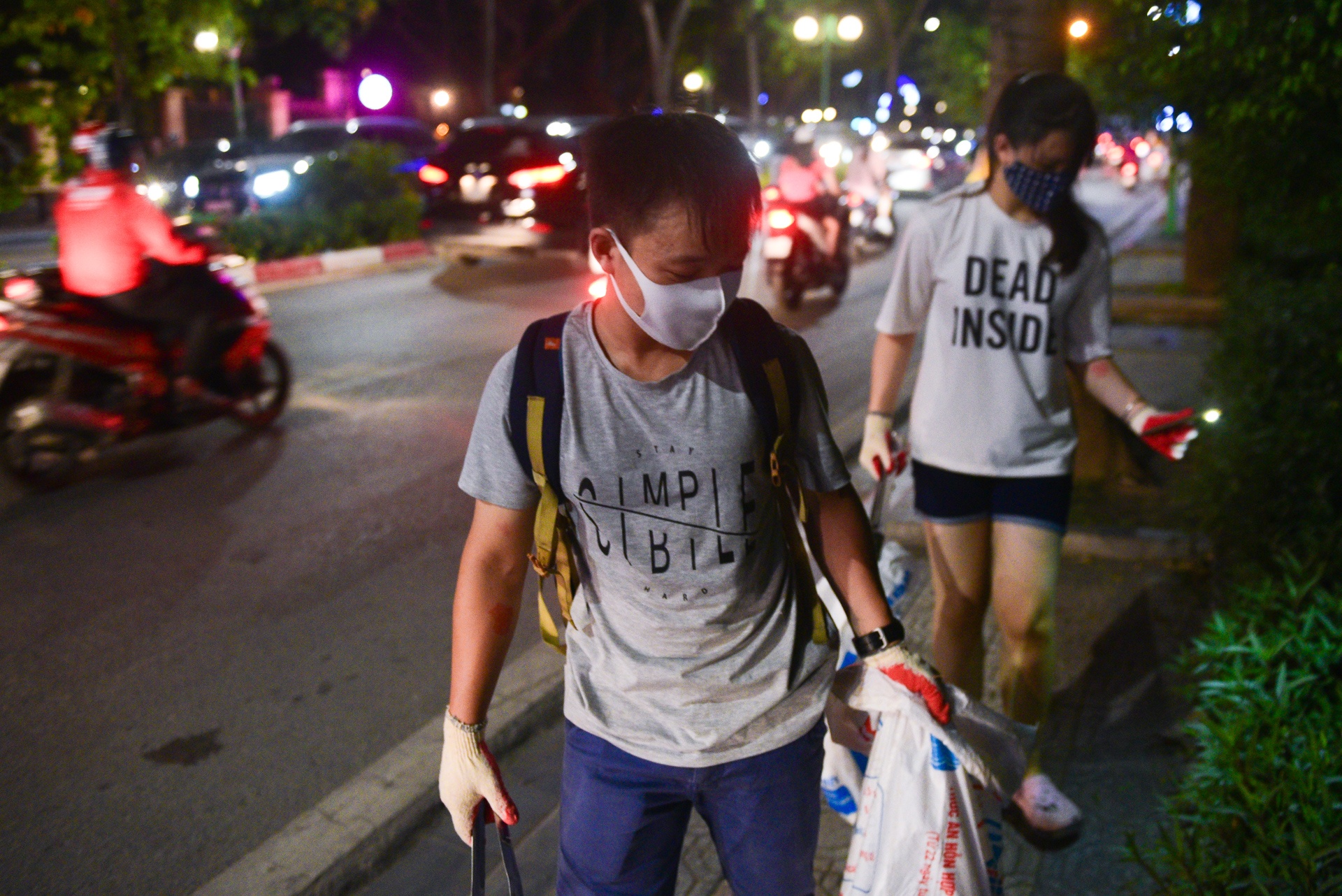 Chang trai nguoi My 4 nam don rac quanh Ha Noi anh 21