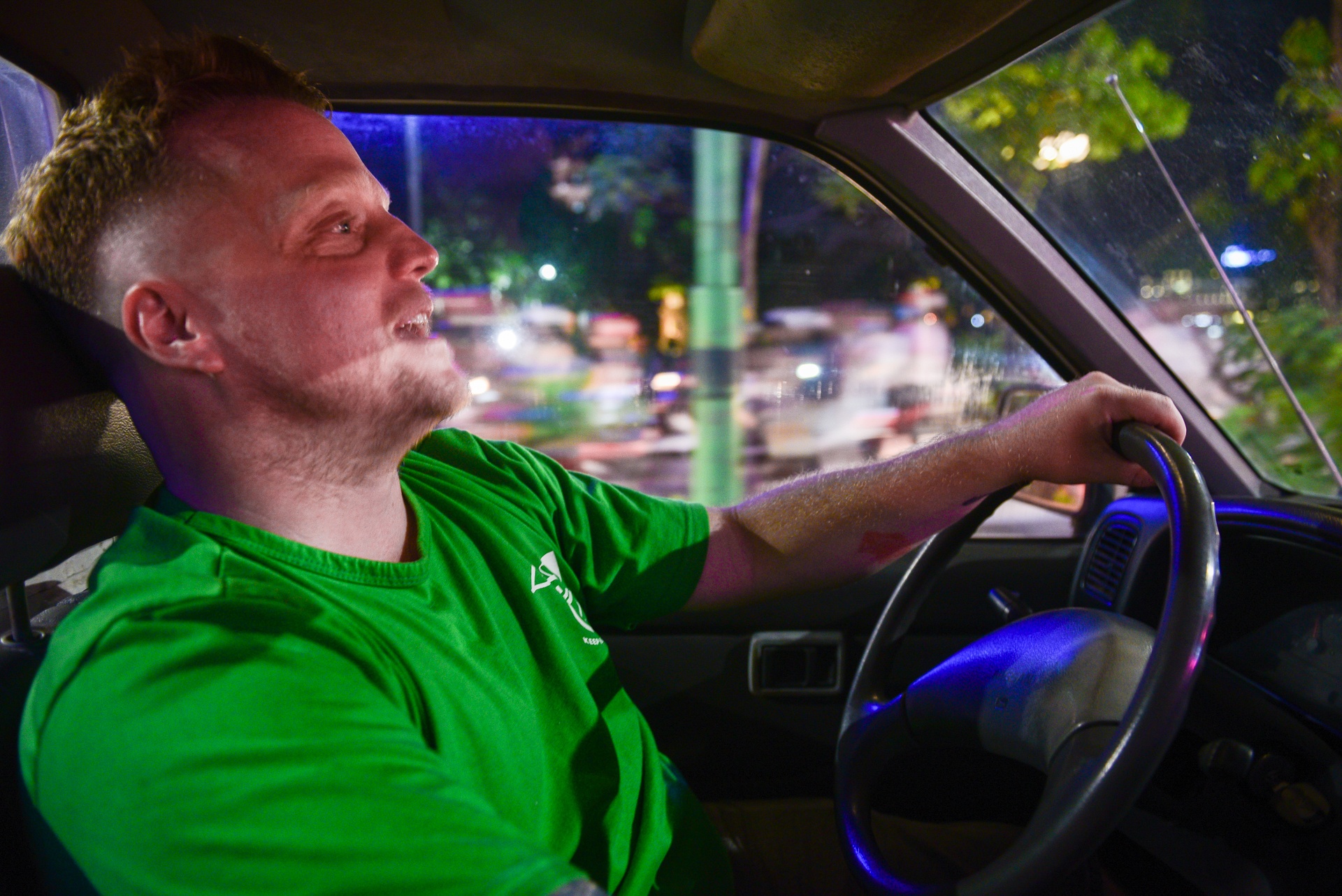 Chang trai nguoi My 4 nam don rac quanh Ha Noi anh 23