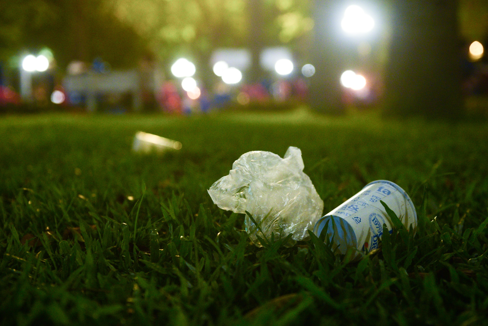 Chang trai nguoi My 4 nam don rac quanh Ha Noi anh 16