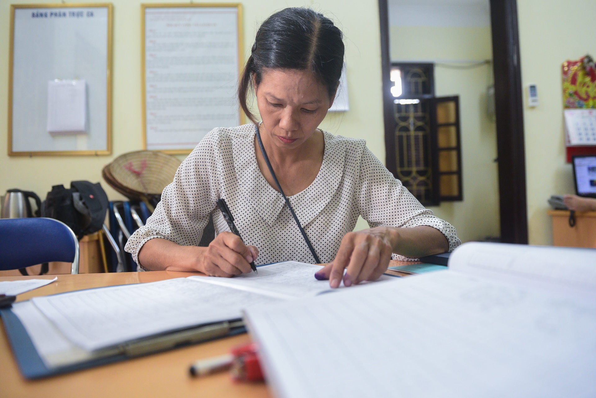 nhân viên khí tượng trong ngày nắng 40 độ C ảnh 11 nhan vien khi tuong trong ngay nang 40 do C anh 11